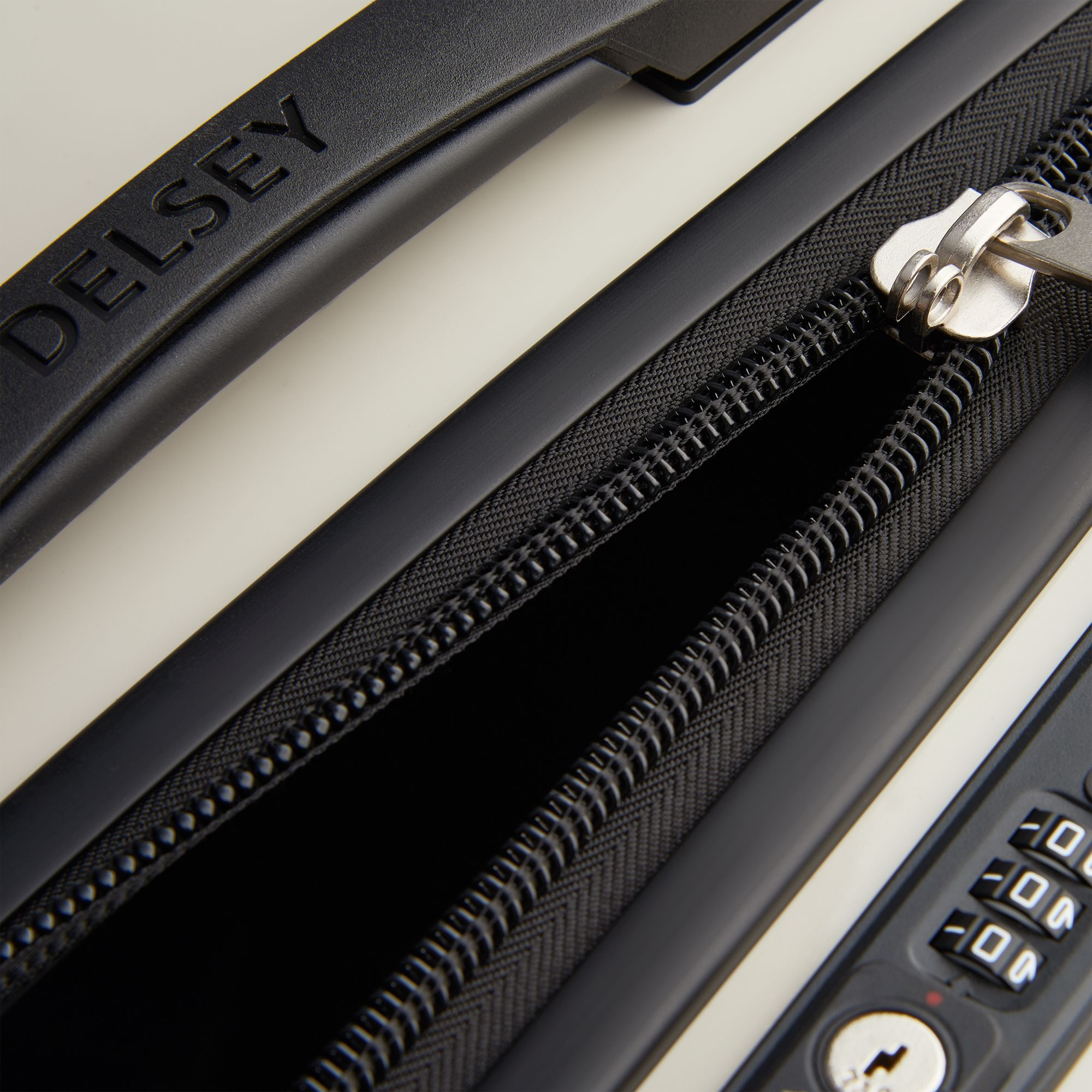Cruise 3.0 26" Spinner Trunk — Image 3