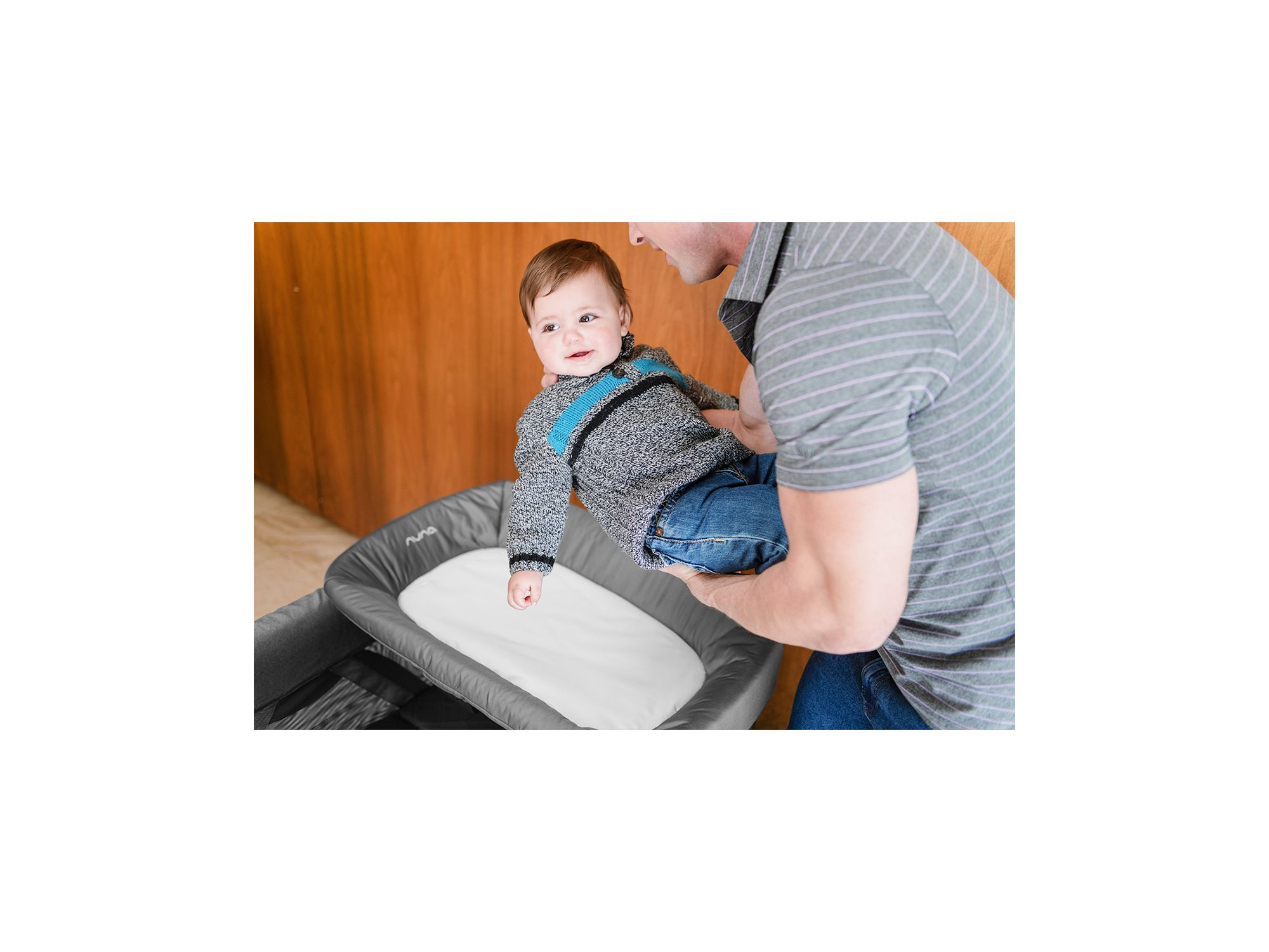 SENA™ aire Play Yard & Travel Crib + SENA™ series changer — Image 3