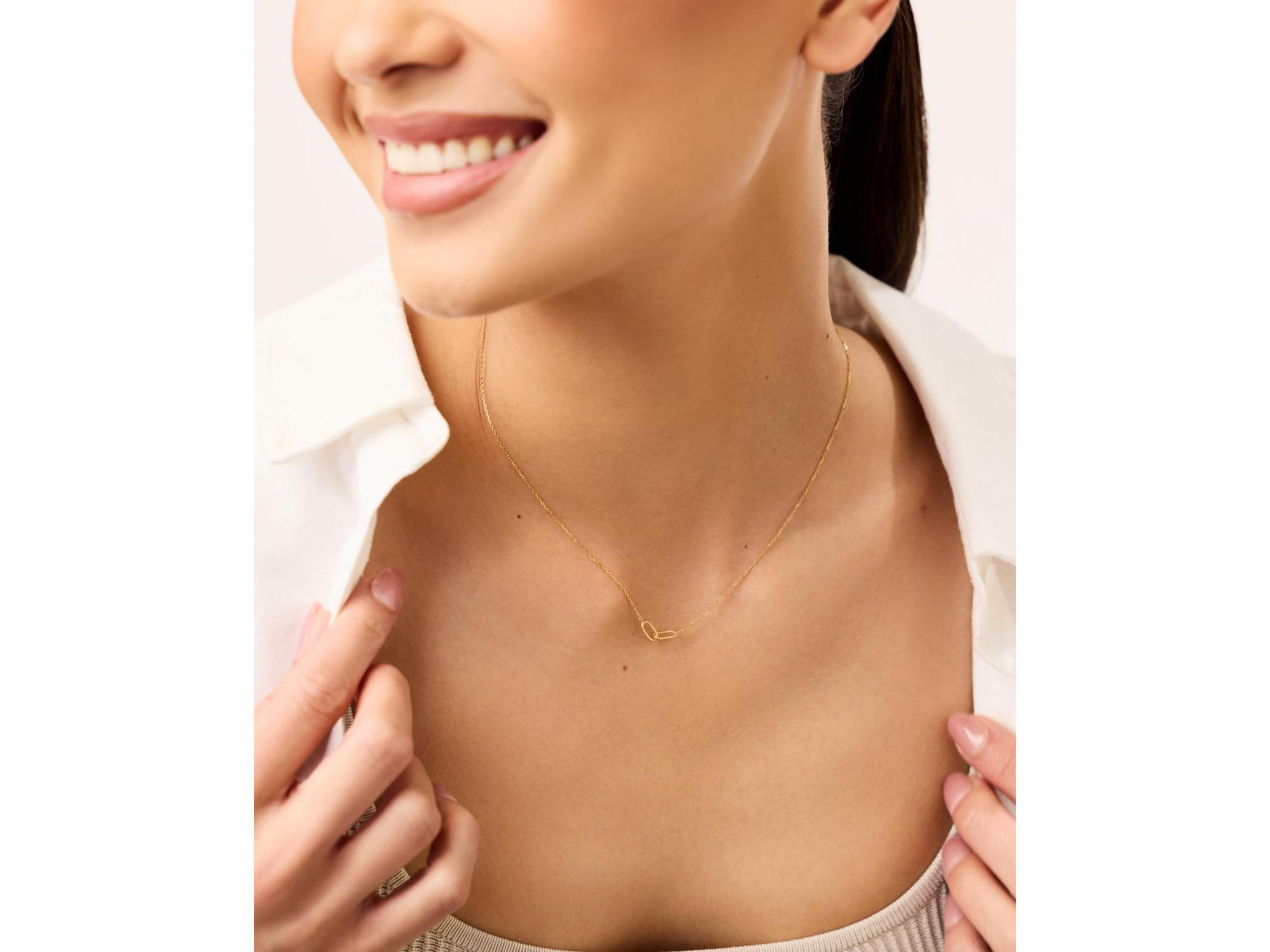 Gold Pendant Twisted Link Necklace — Image 4