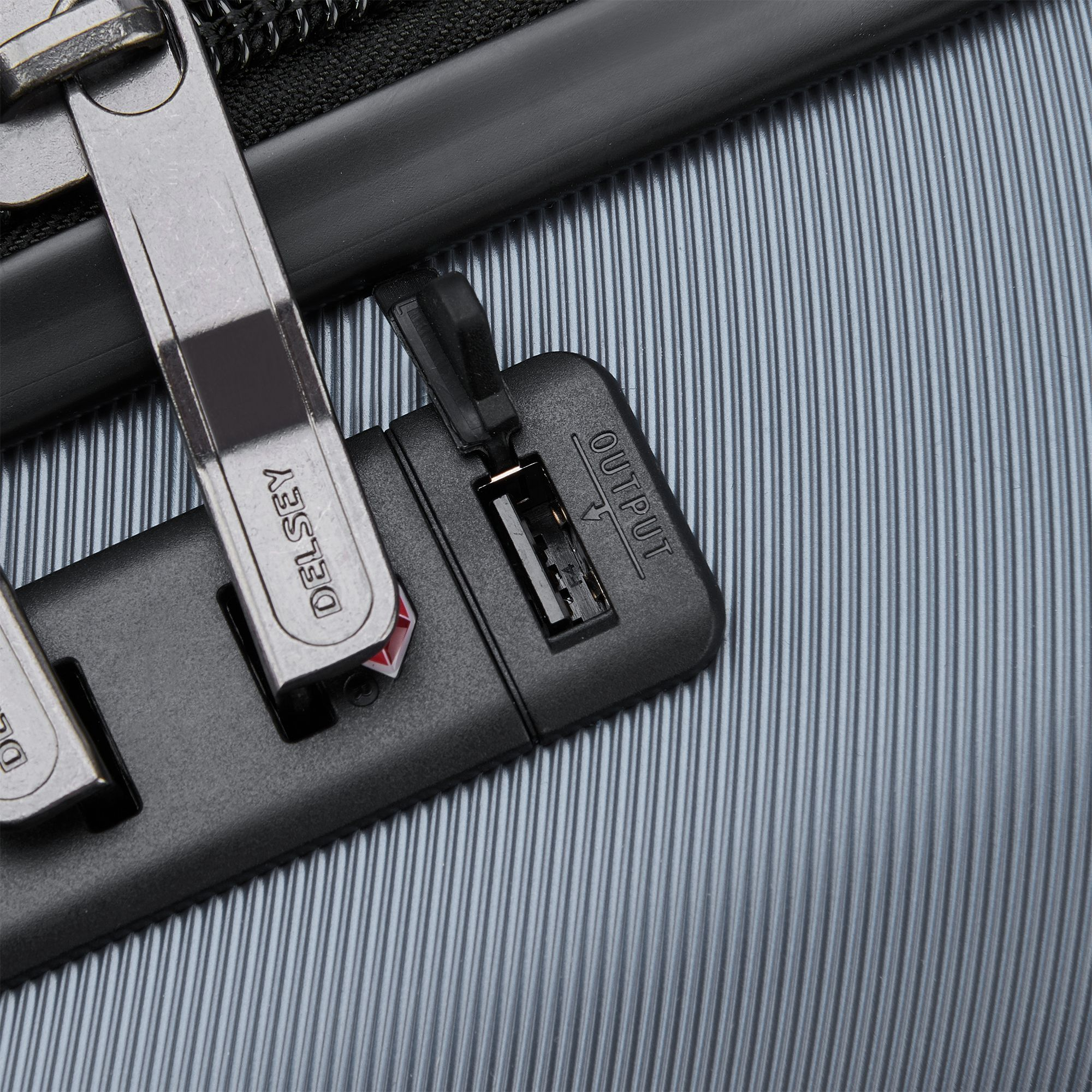 Cruise 3.0 Carry On Expandable Spinner Suitcase — Image 6