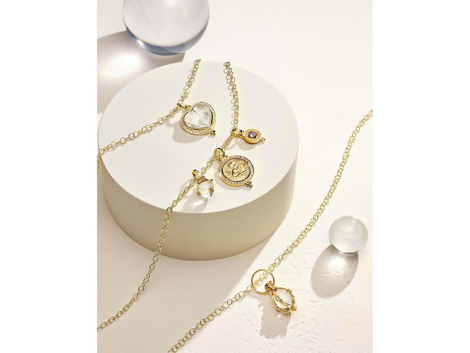 18K Gold 16mm Angel Pendant with Diamond Pavé — Image 5