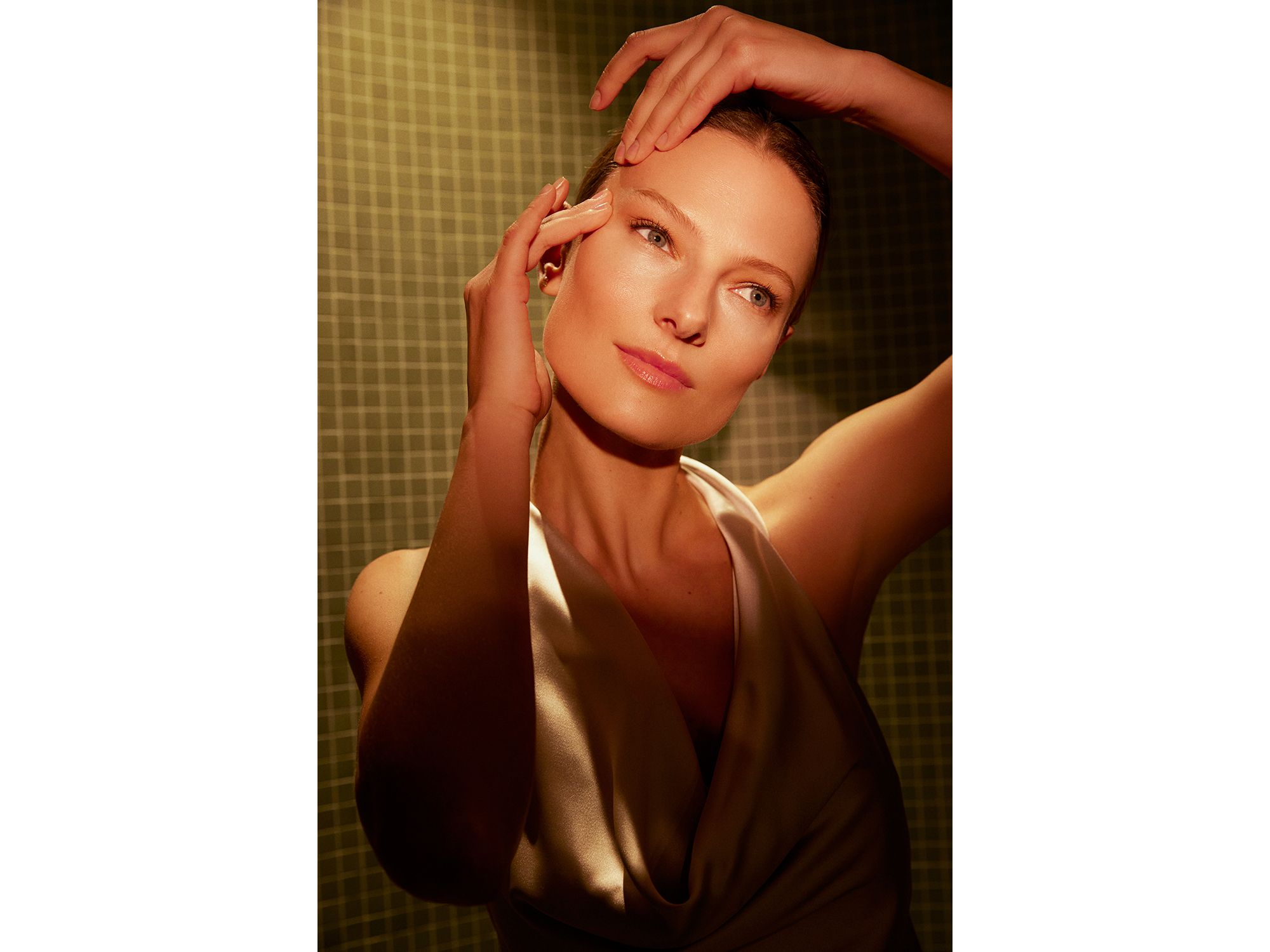 Essential Shock Intense Retinol Night Renewal 1 oz. — Image 3