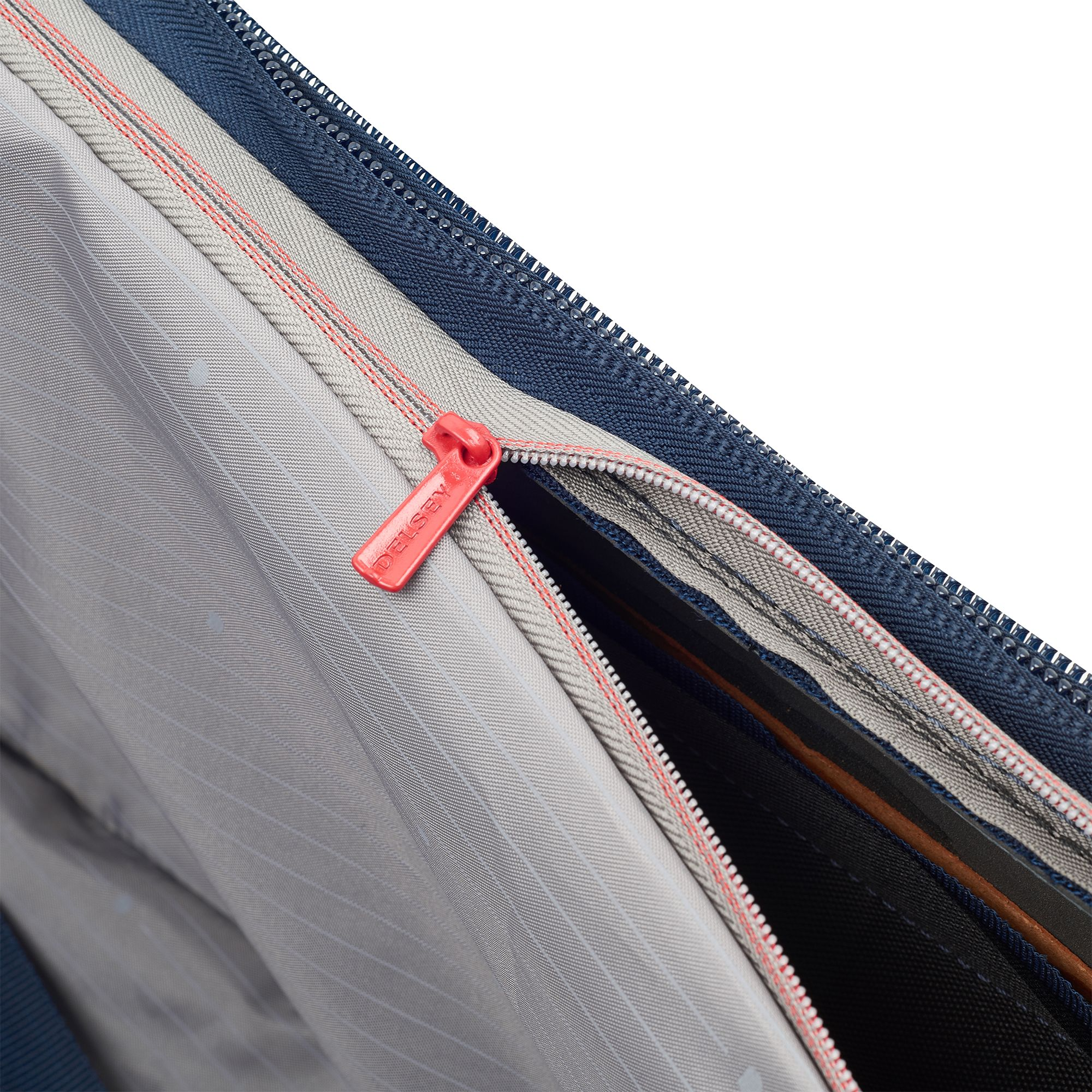 Helium DLX 25" Spinner Suitcase — Image 5