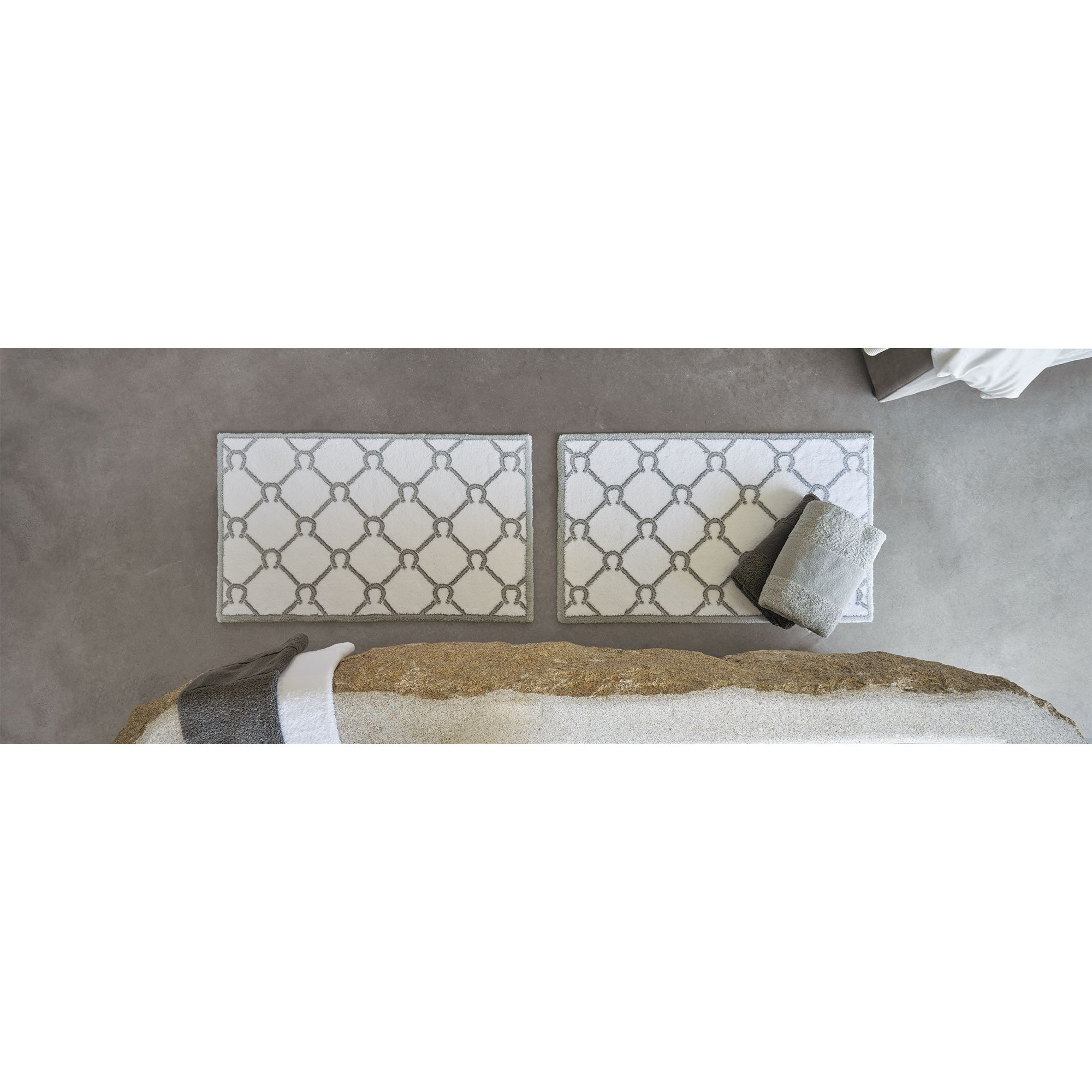 Ferraduro Bath Rug, 23"x 39" - Exclusive — Image 3