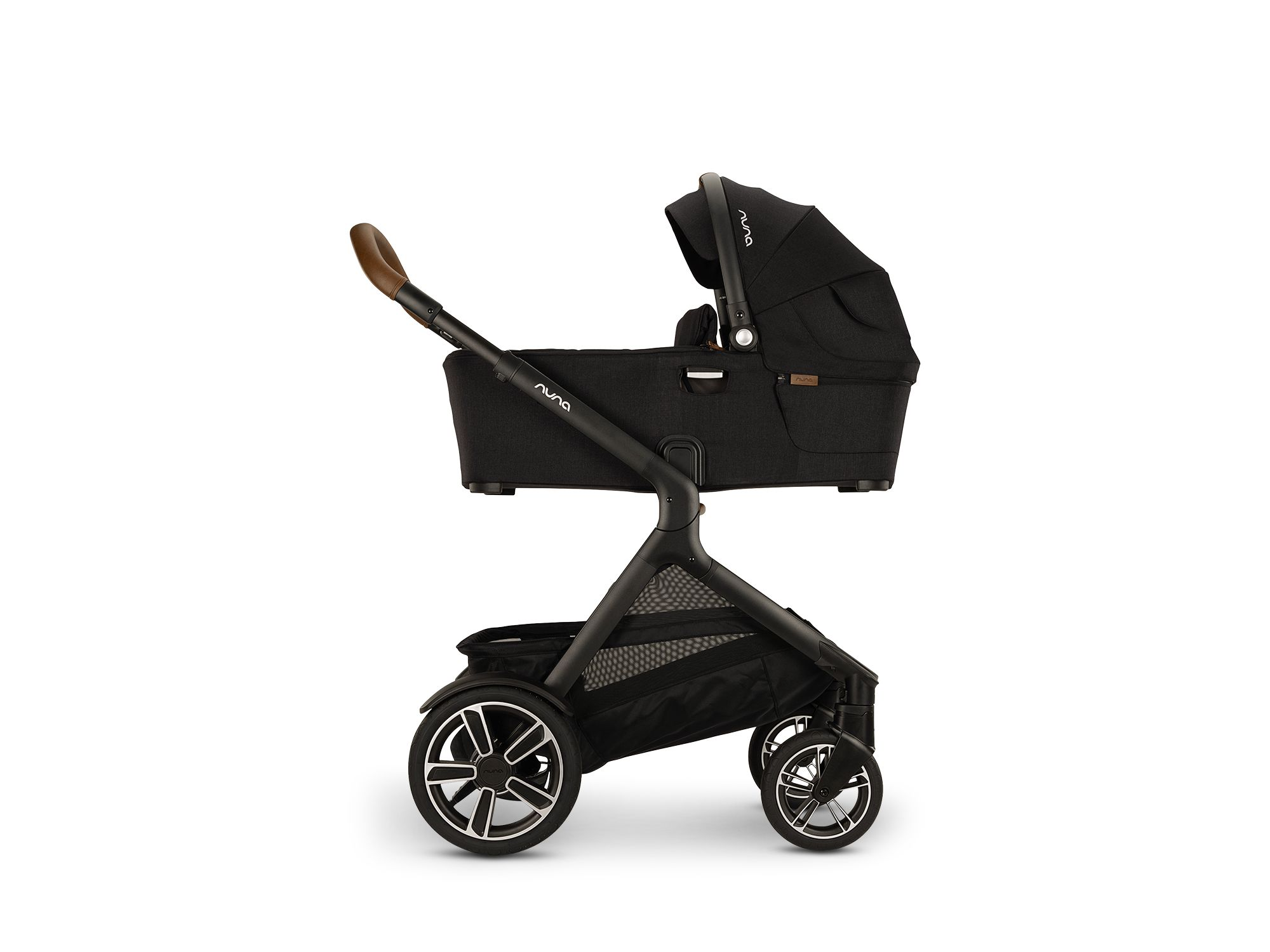 DEMI™ Next Bassinet and Stand — Image 4