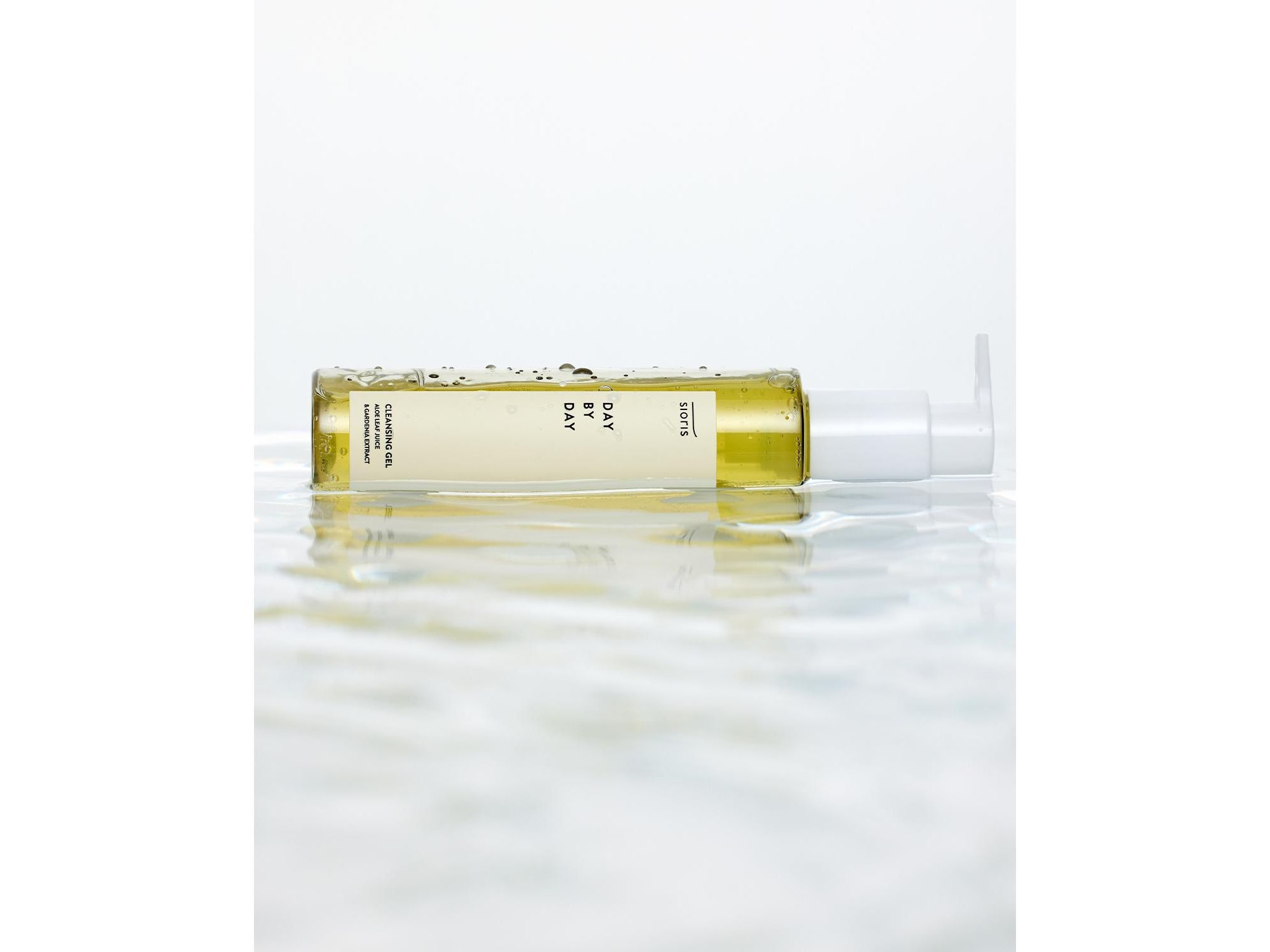 Day by Day Cleansing Gel — Image 8