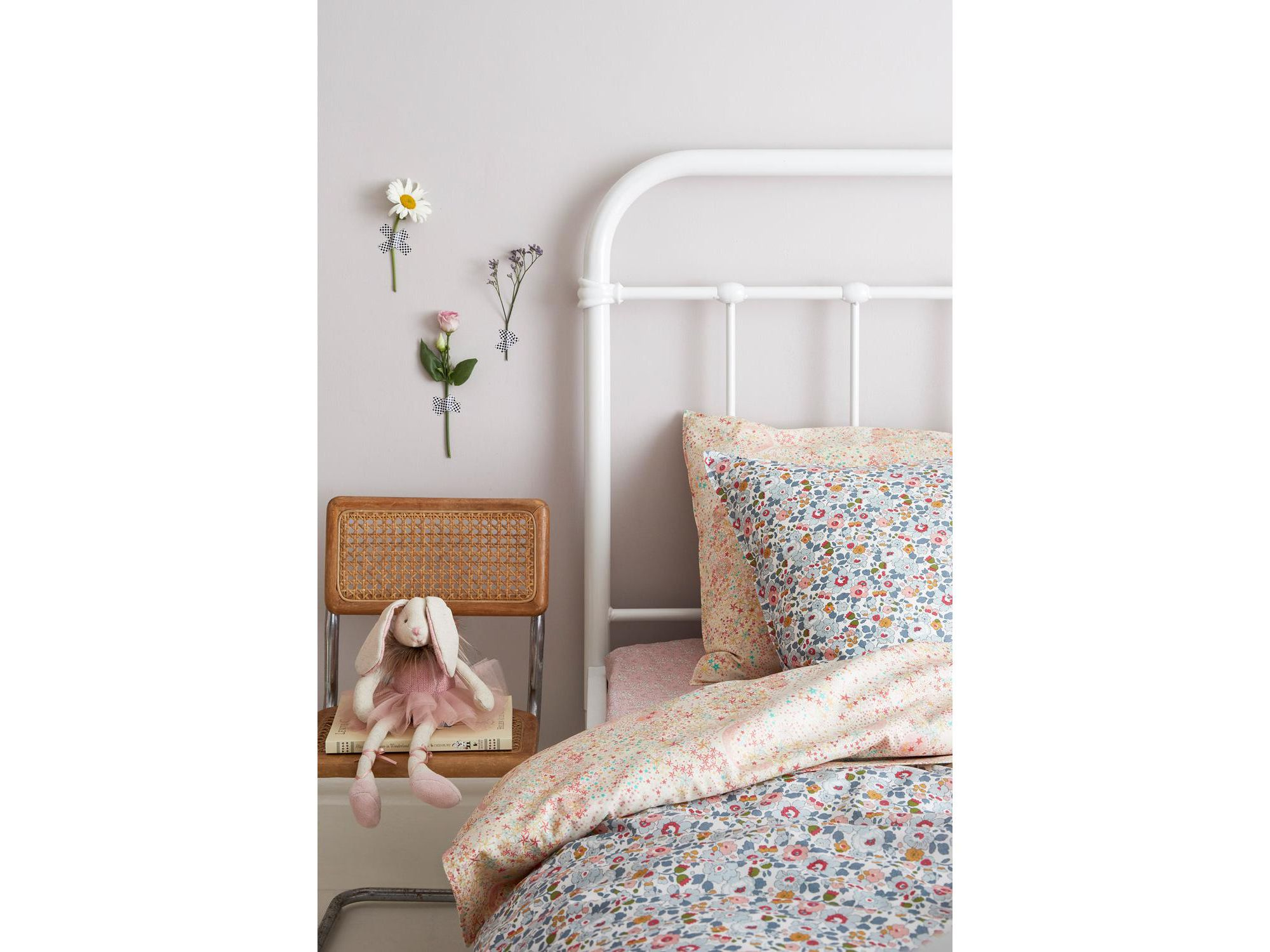 Liberty Fabric Betsy Grey & Wiltshire Bud Print Heirloom Quilt, Crib — Image 3