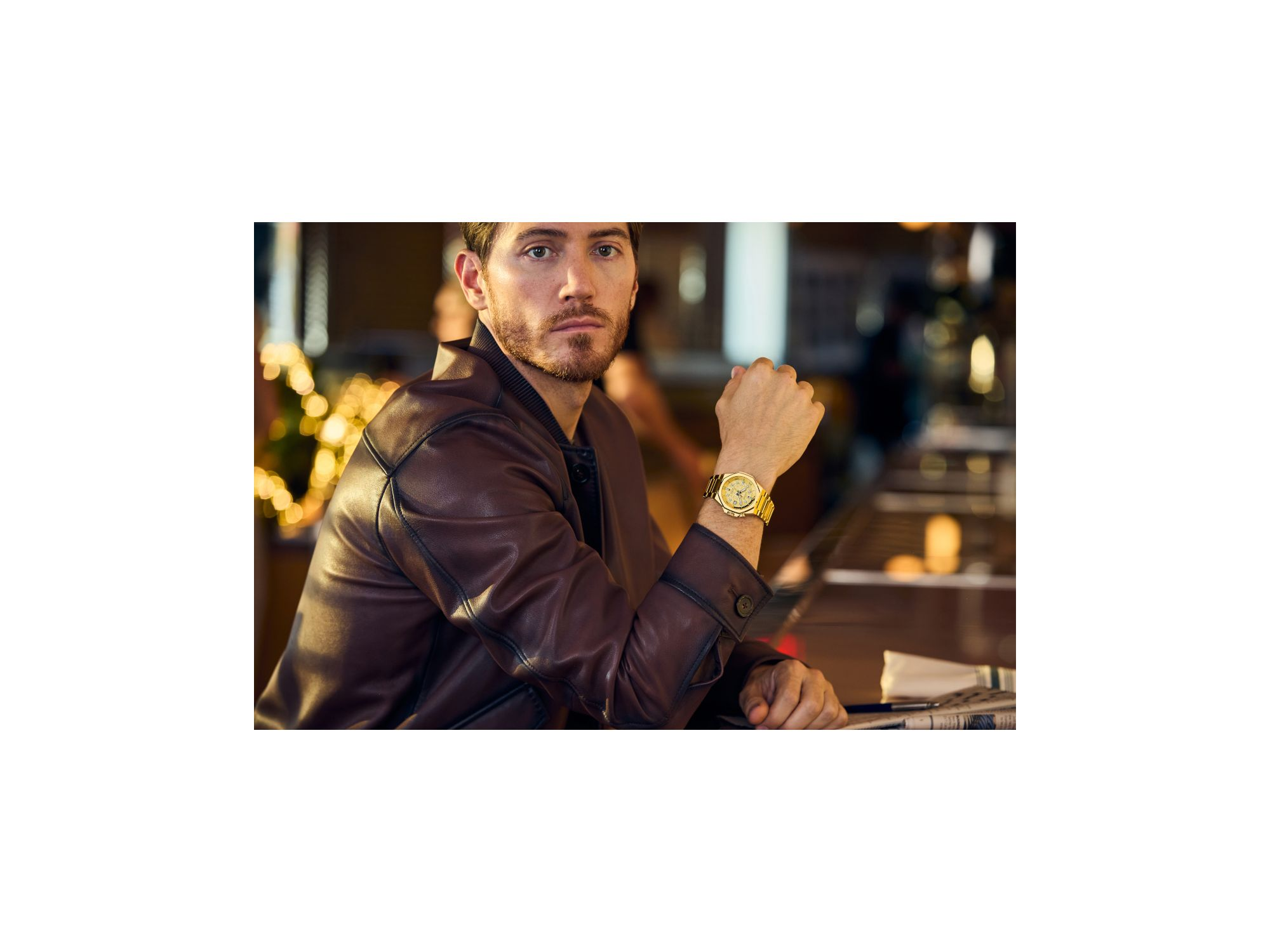 Series 8 890 Watch, 42mm — Image 3
