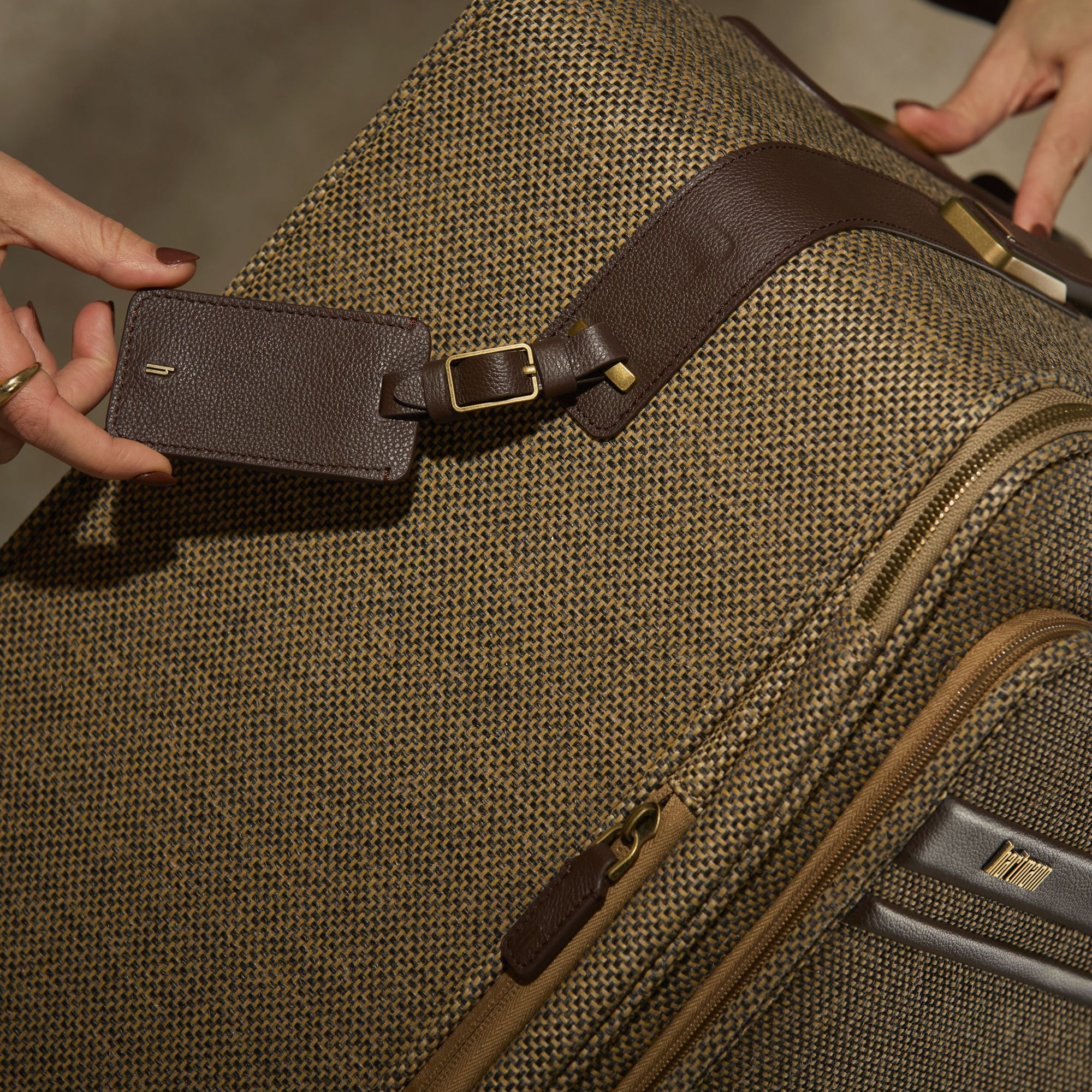 Tweed Collection Medium Journey Spinner Suitcase — Image 3