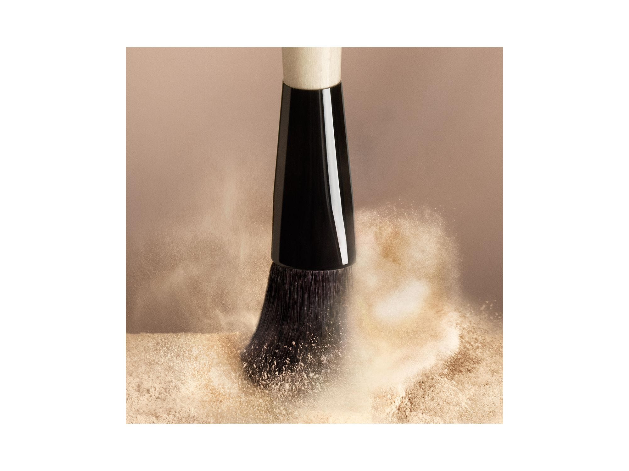 Sheer Finish Loose Powder — Image 6