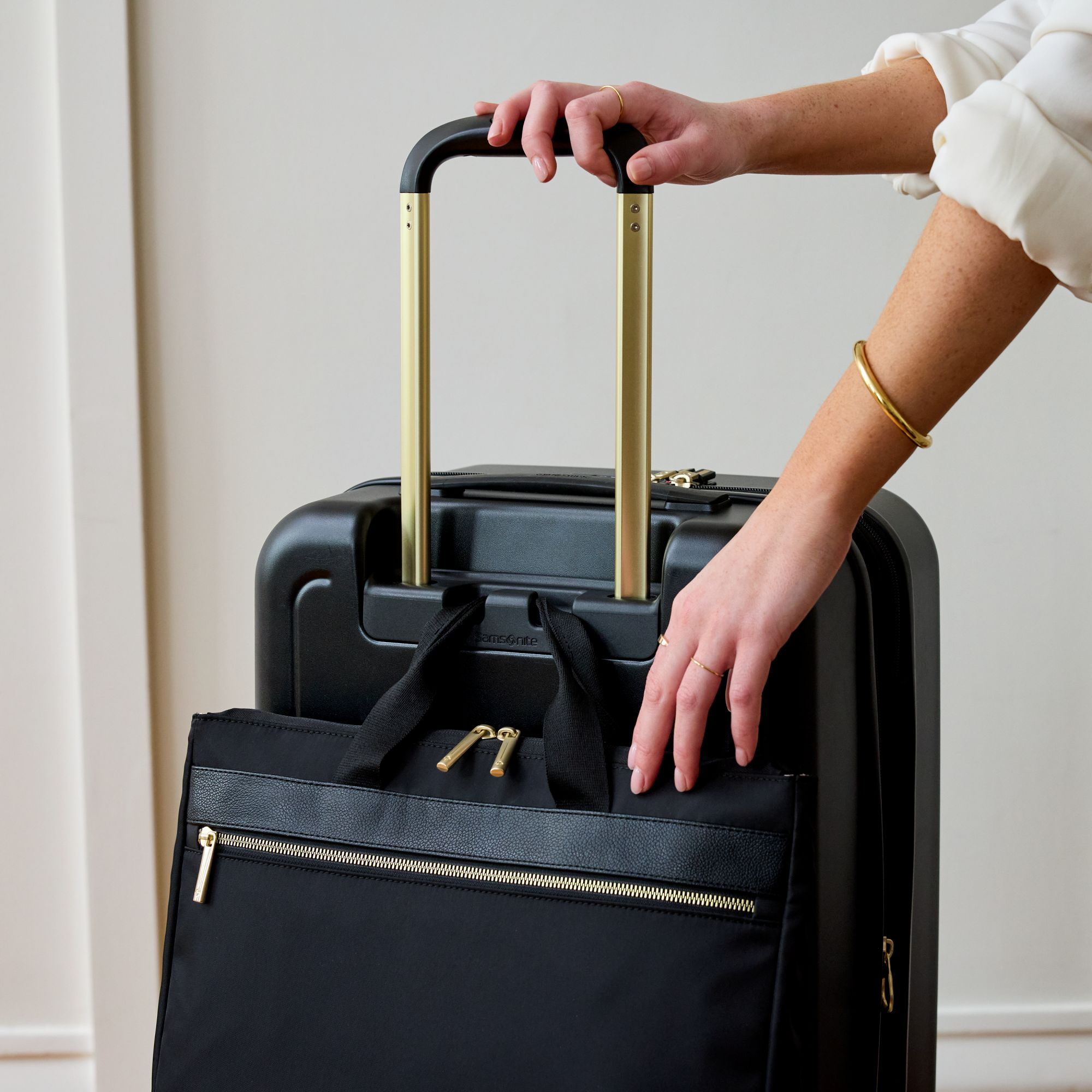 Mobile Solution 2 Expandable Carry-On Spinner — Image 7