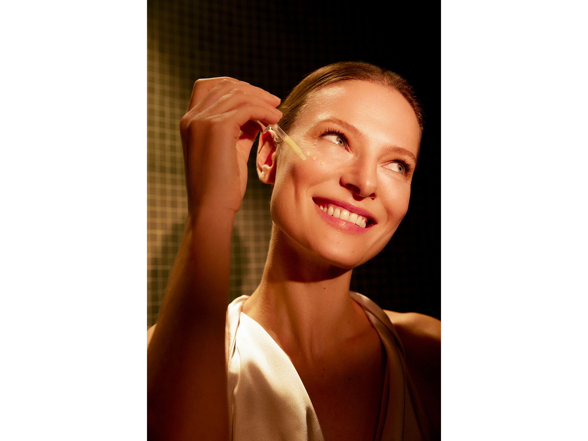 Essential Shock Intense Retinol Night Renewal 1 oz. — Image 5