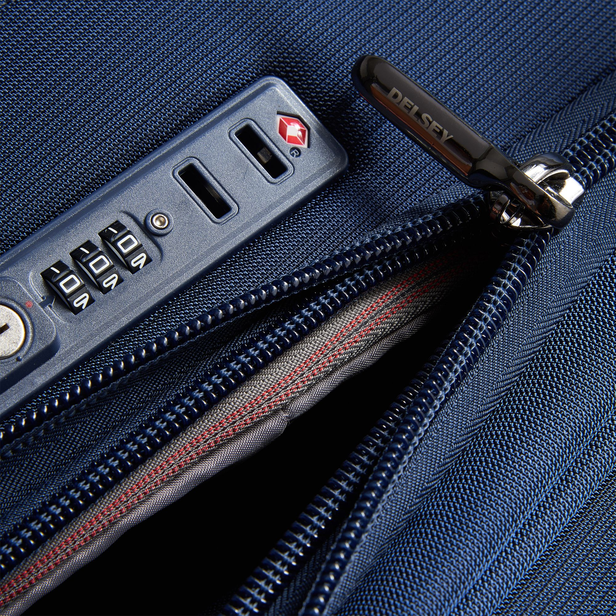 Helium DLX 25" Spinner Suitcase — Image 4