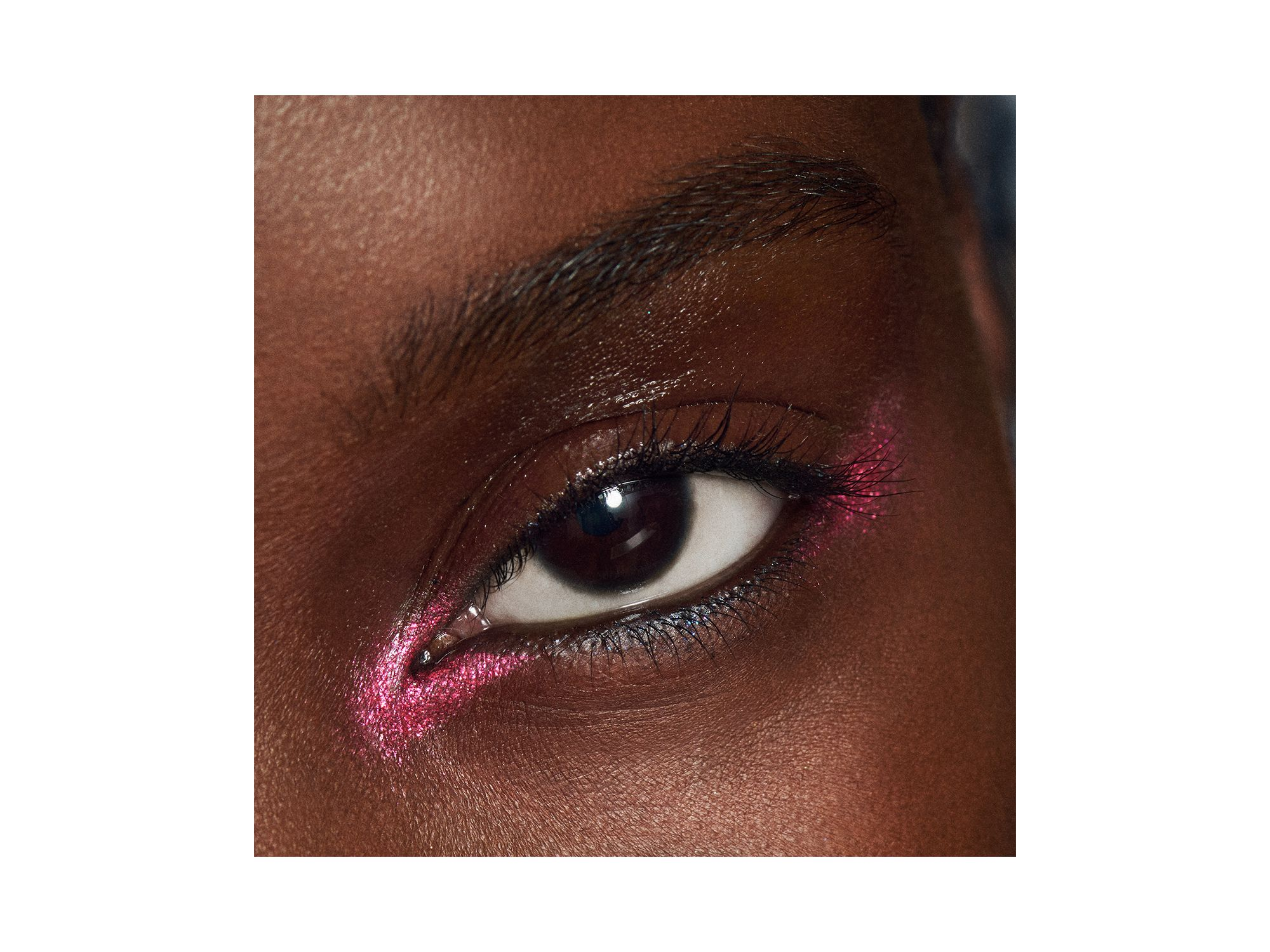 Metallic Dazzleshadow Liquid Eye Shadow — Image 3