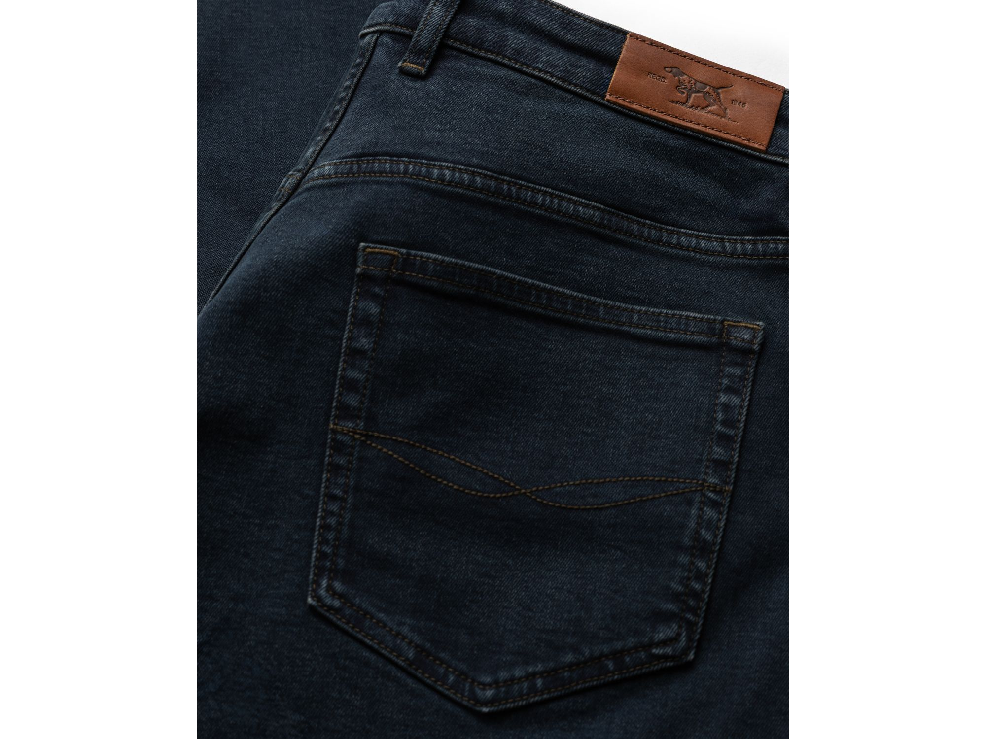 Linden Relaxed Fit Italian Denim Jeans in Blue Black — Image 3