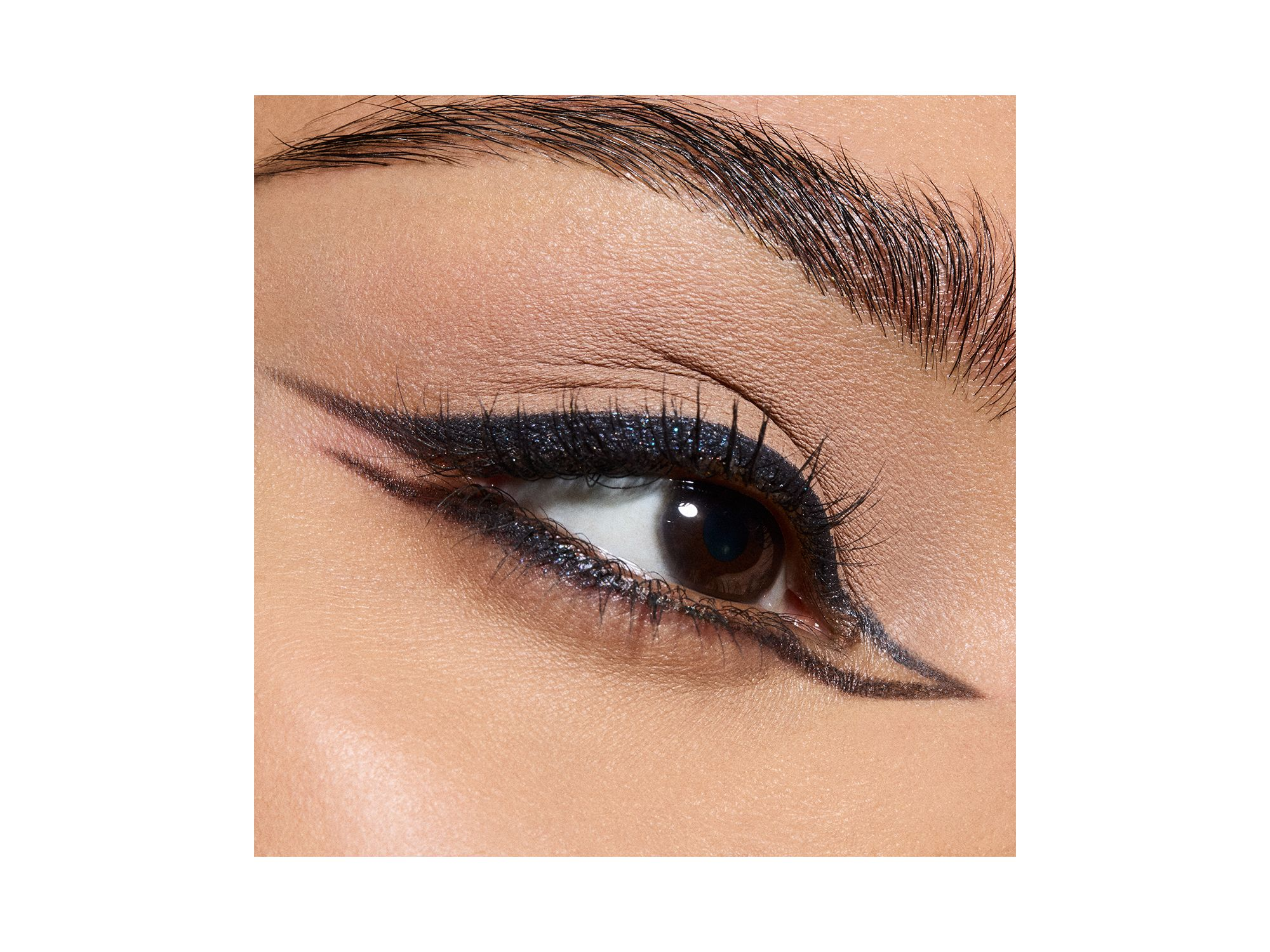 Metallic Eye Shadow — Image 3