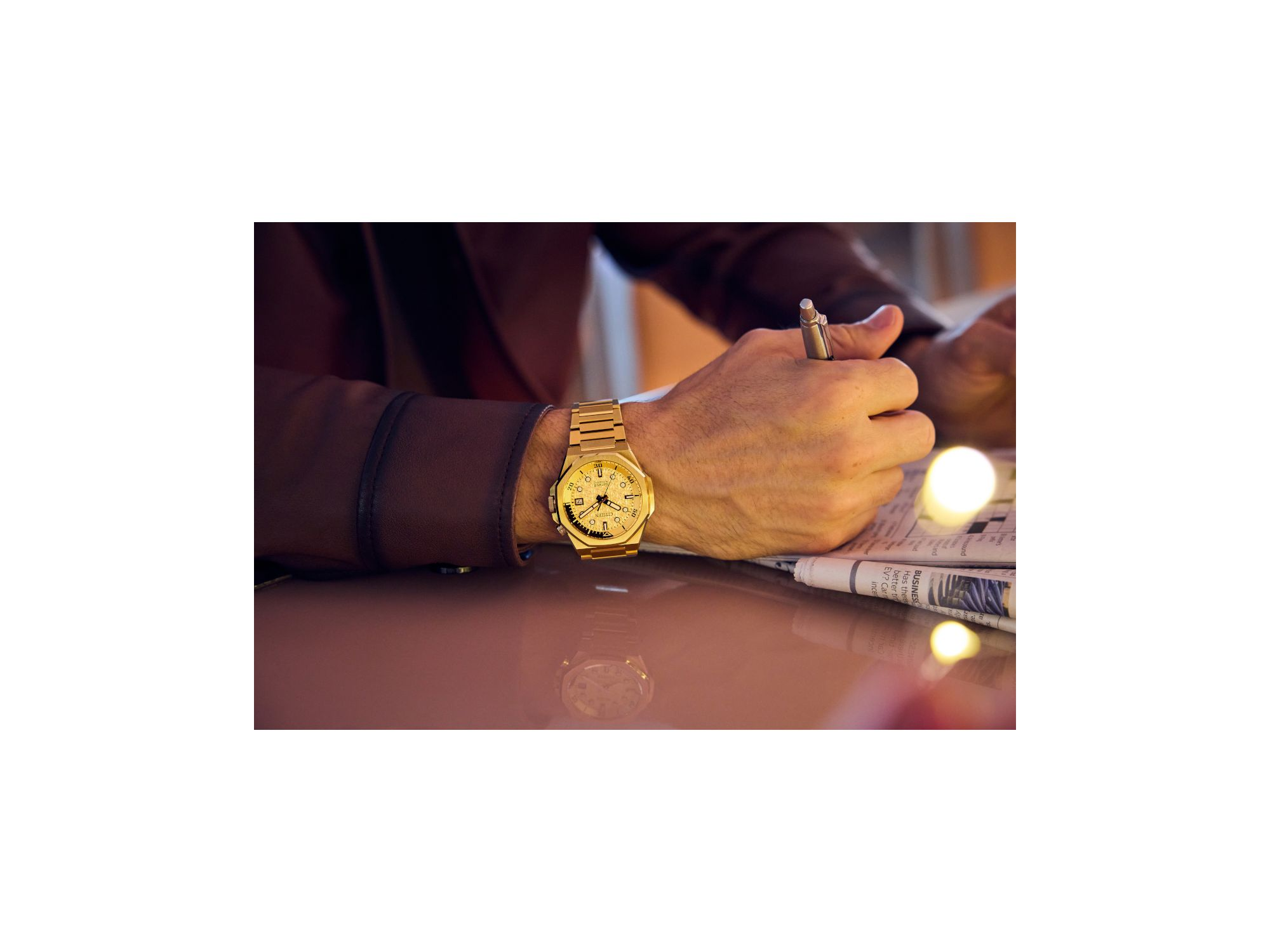 Series 8 890 Watch, 42mm — Image 4