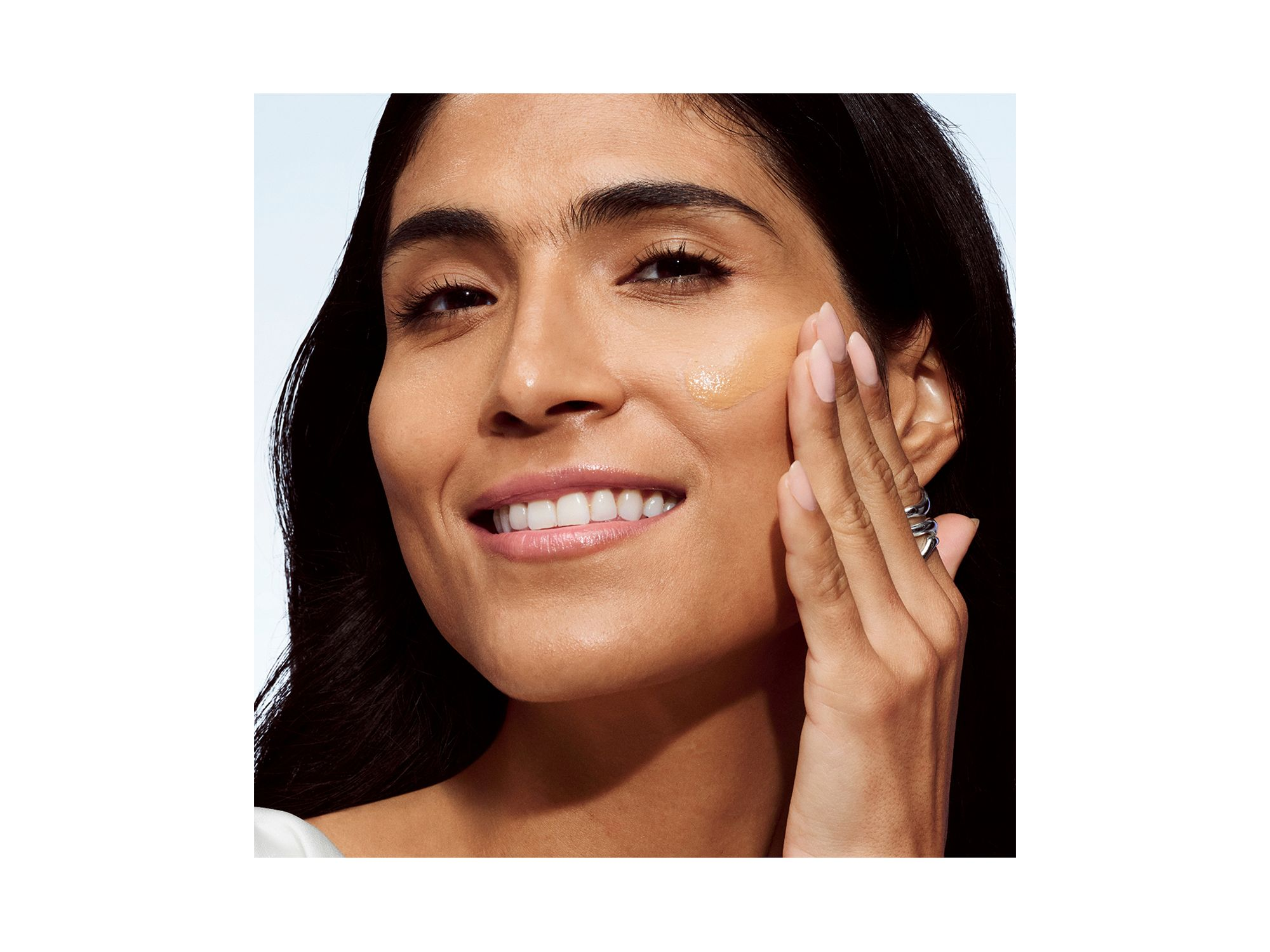 Even Better Clinical Vitamin Makeup SPF 45 — Image 3