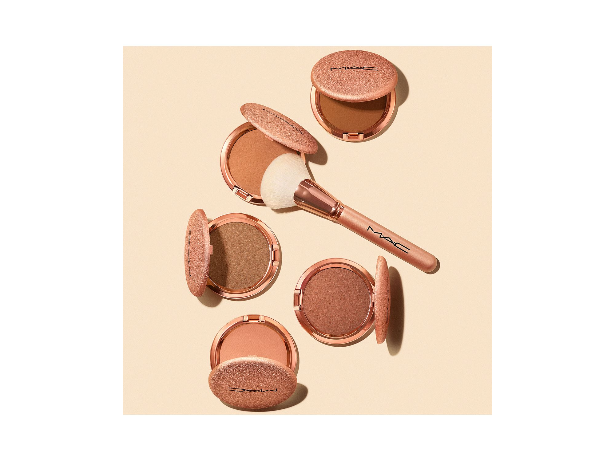 143S Bronzer Fan Brush — Image 3
