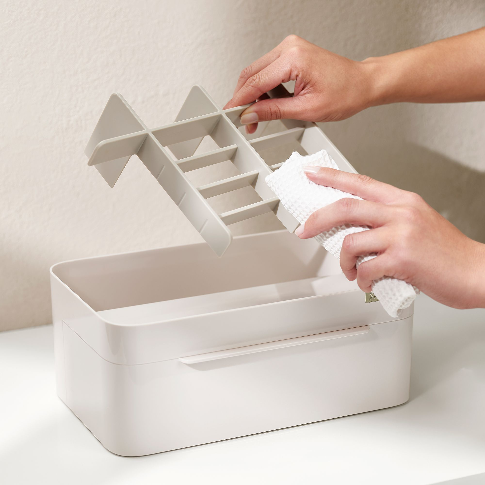 Viva Large Cosmetic Organizer with Removable Mirror, Shell — Image 5