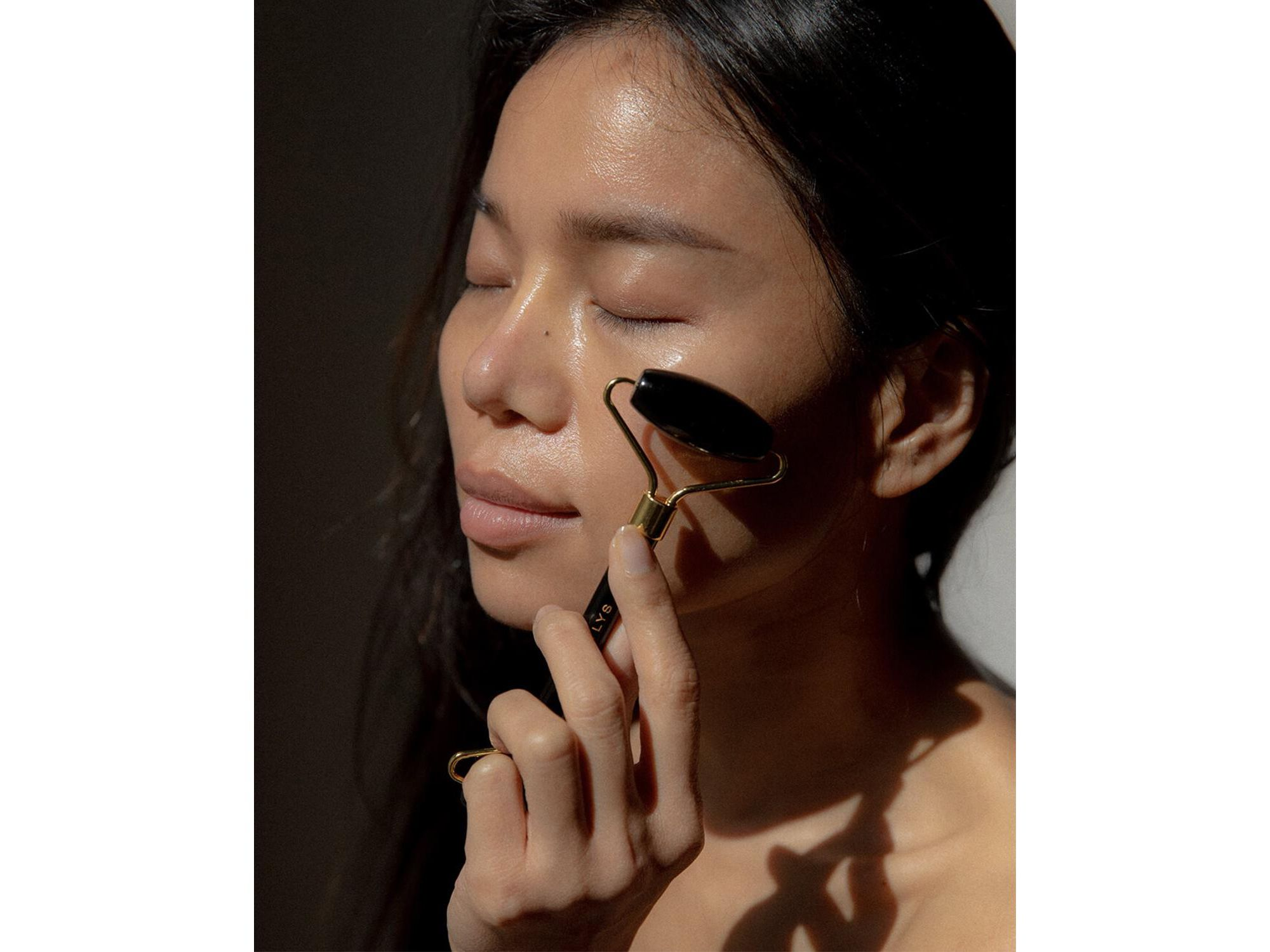 Black Obsidian Gua Sha + Face Roller Set — Image 3