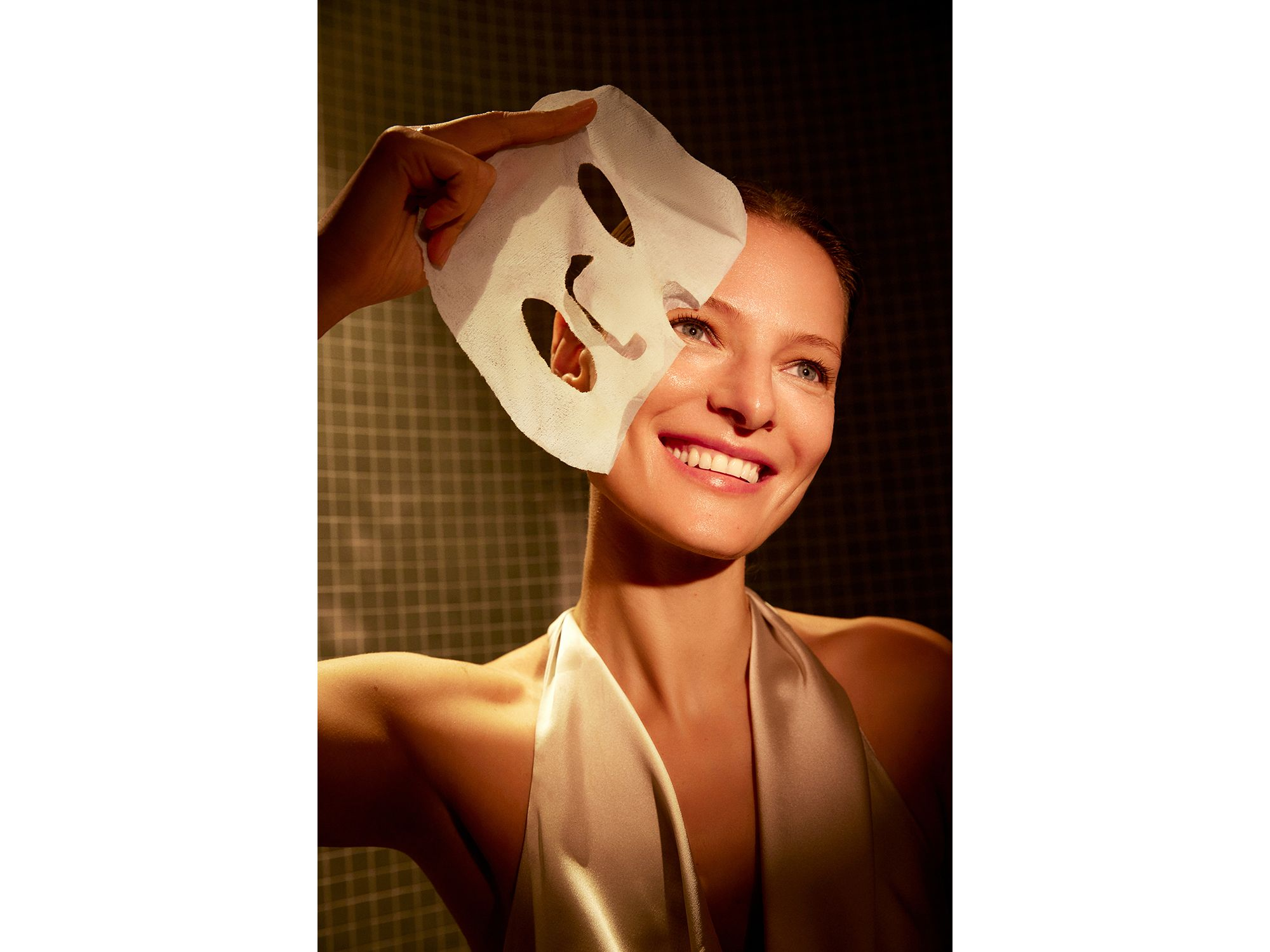 Essential Shock Intense Instant-Lift Sheet Mask — Image 4