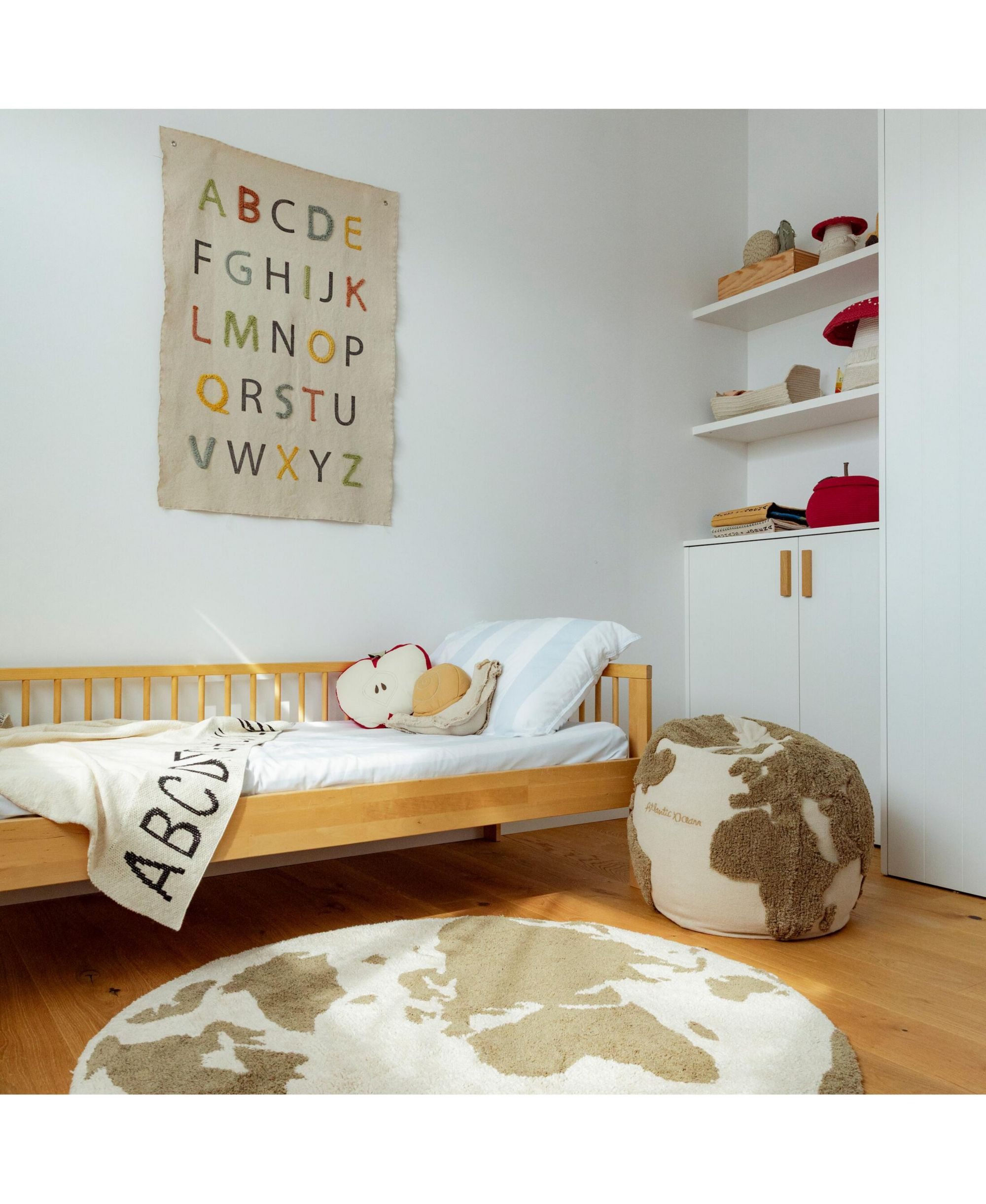 Color ABC Wall Hanger — Image 6