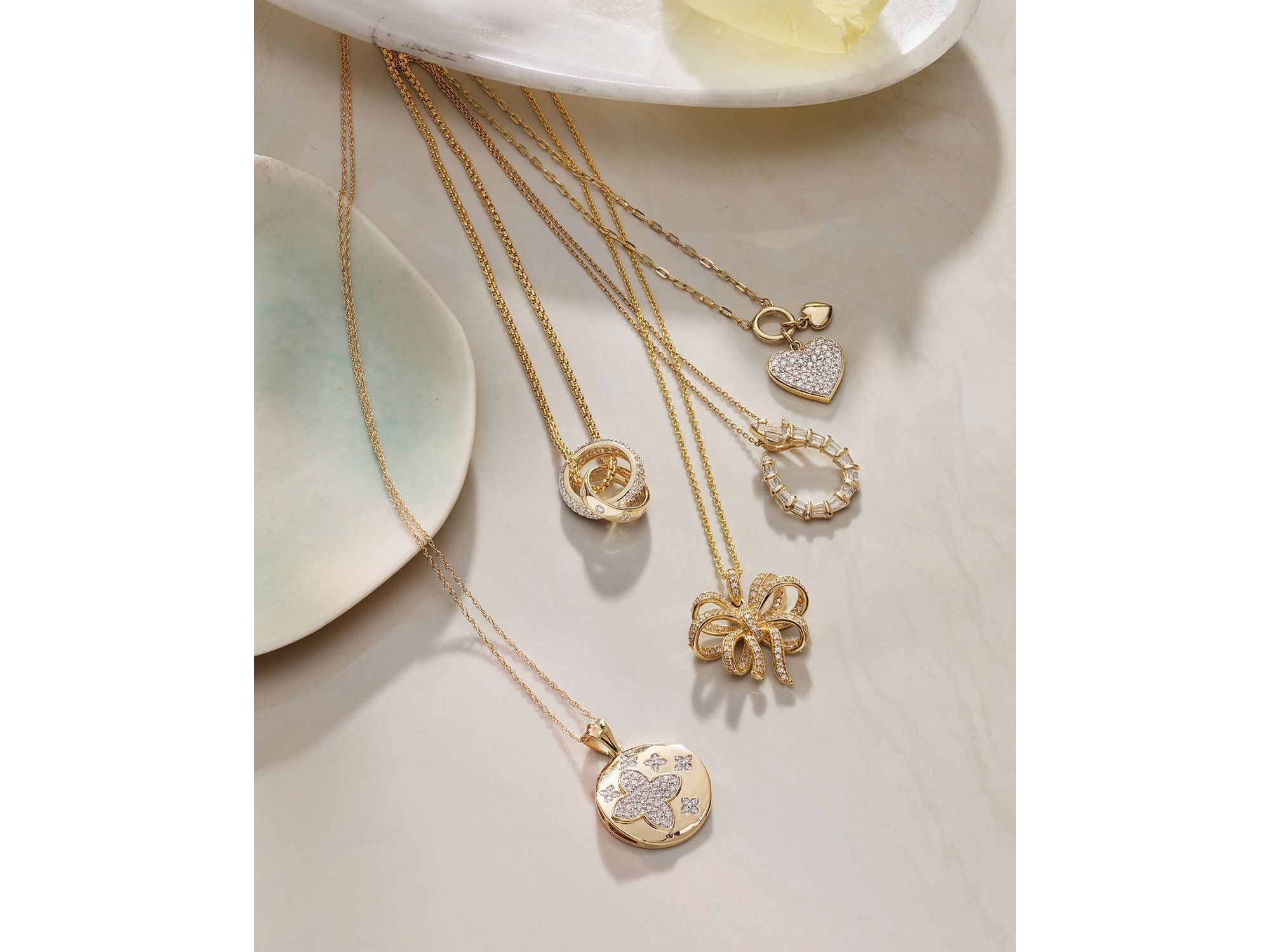Diamond Interlocking Pendant Necklace in 14K Yellow Gold, 1.0 tcw — Image 3