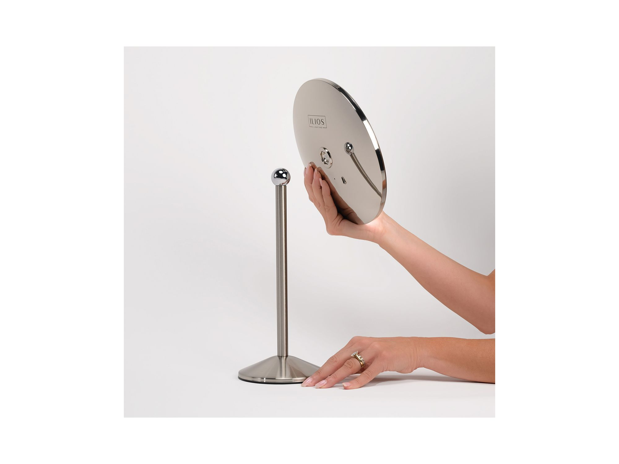 1x Rechargeable Round Mirror — Image 5