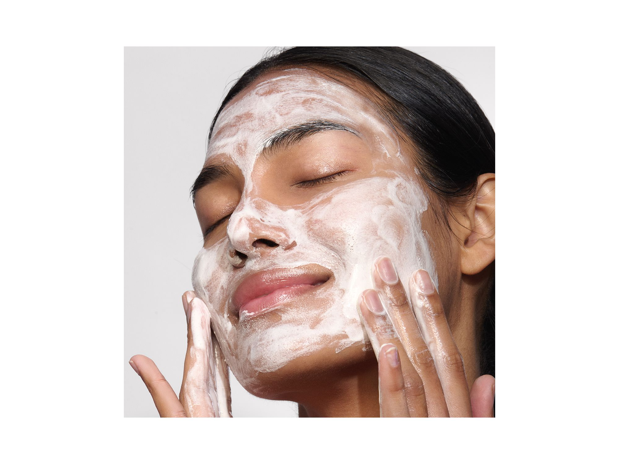 Hydrating Gentle Foaming Face Cleanser with Aloe Vera 4.2 oz. — Image 4