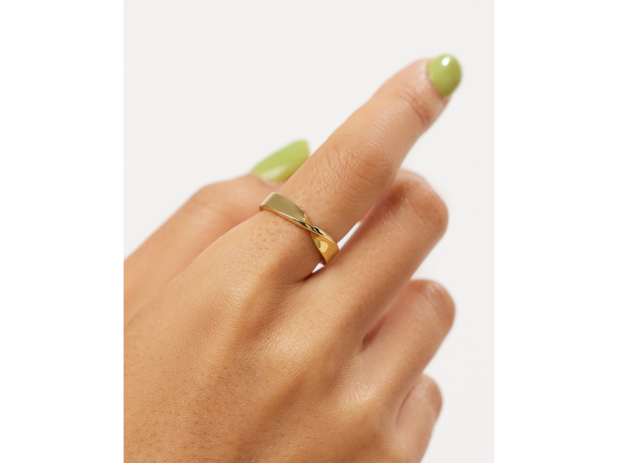 Gold Band Ring - Eliora — Image 4