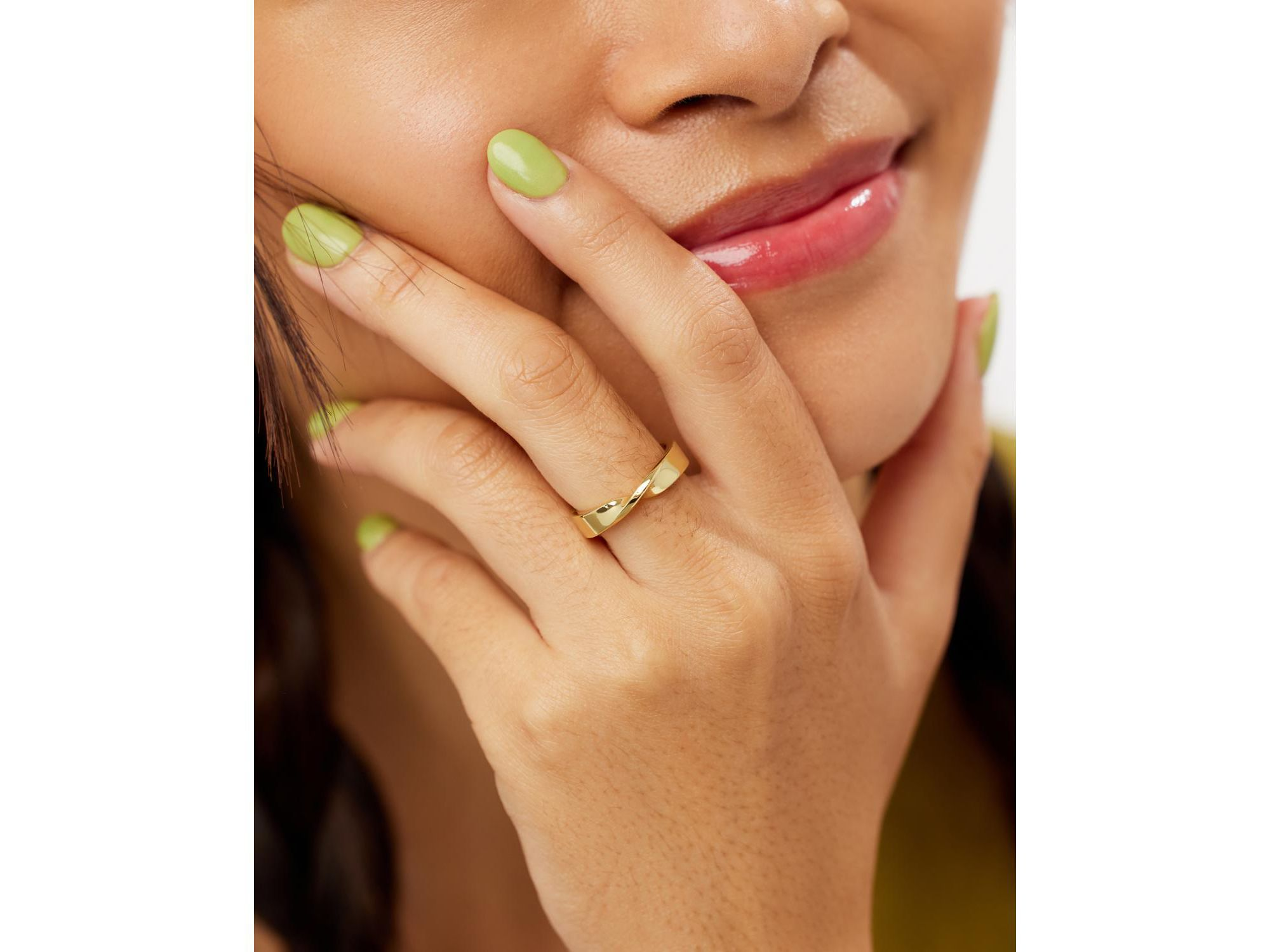 Gold Band Ring - Eliora — Image 3