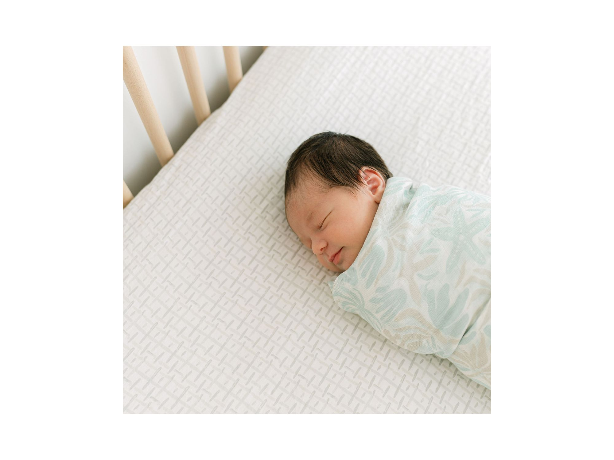 Cove Fitted Crib Sheet — Image 3