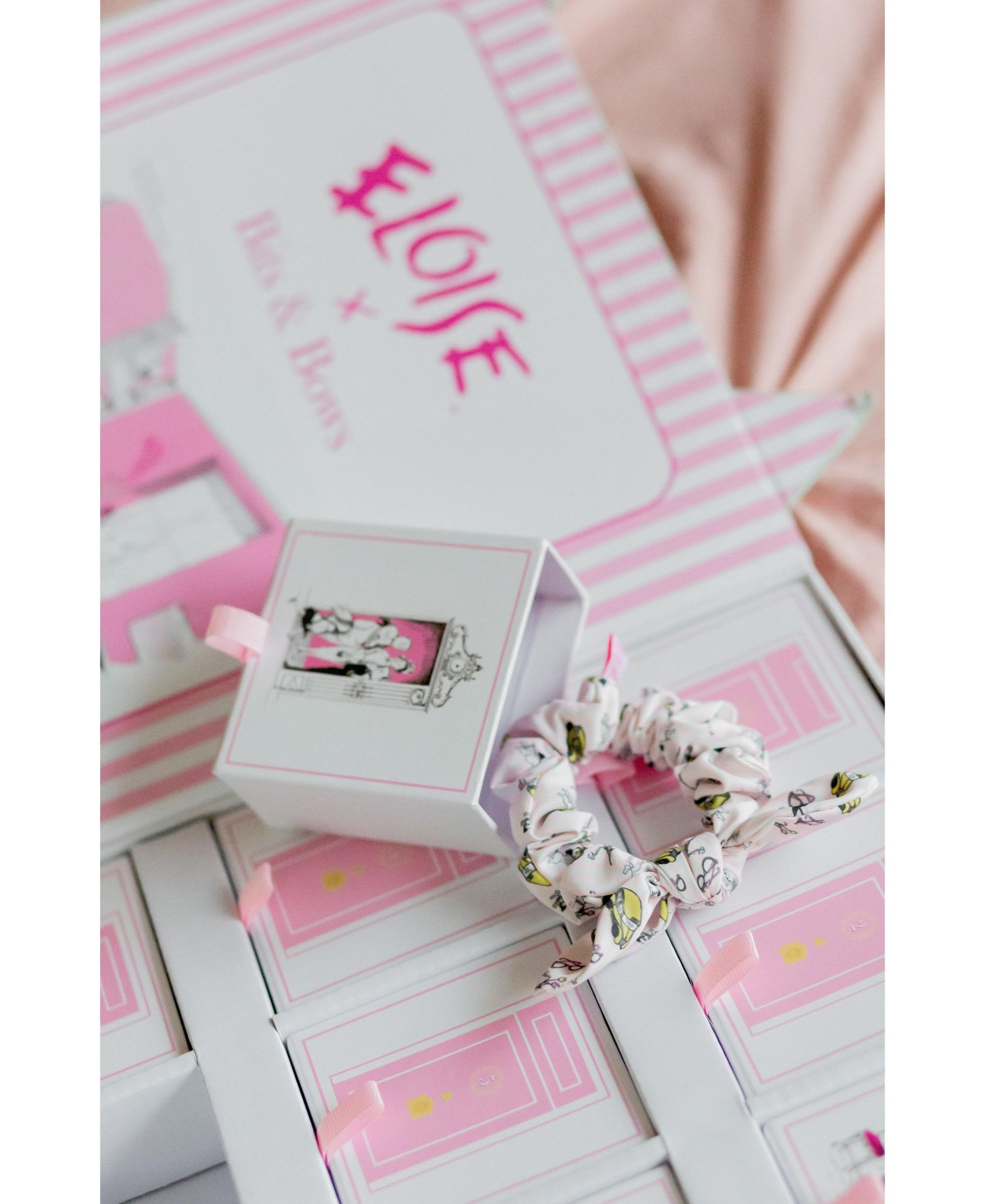 Girls' Eloise™ NYC Taxi Cab Bow Scrunchie — Image 3