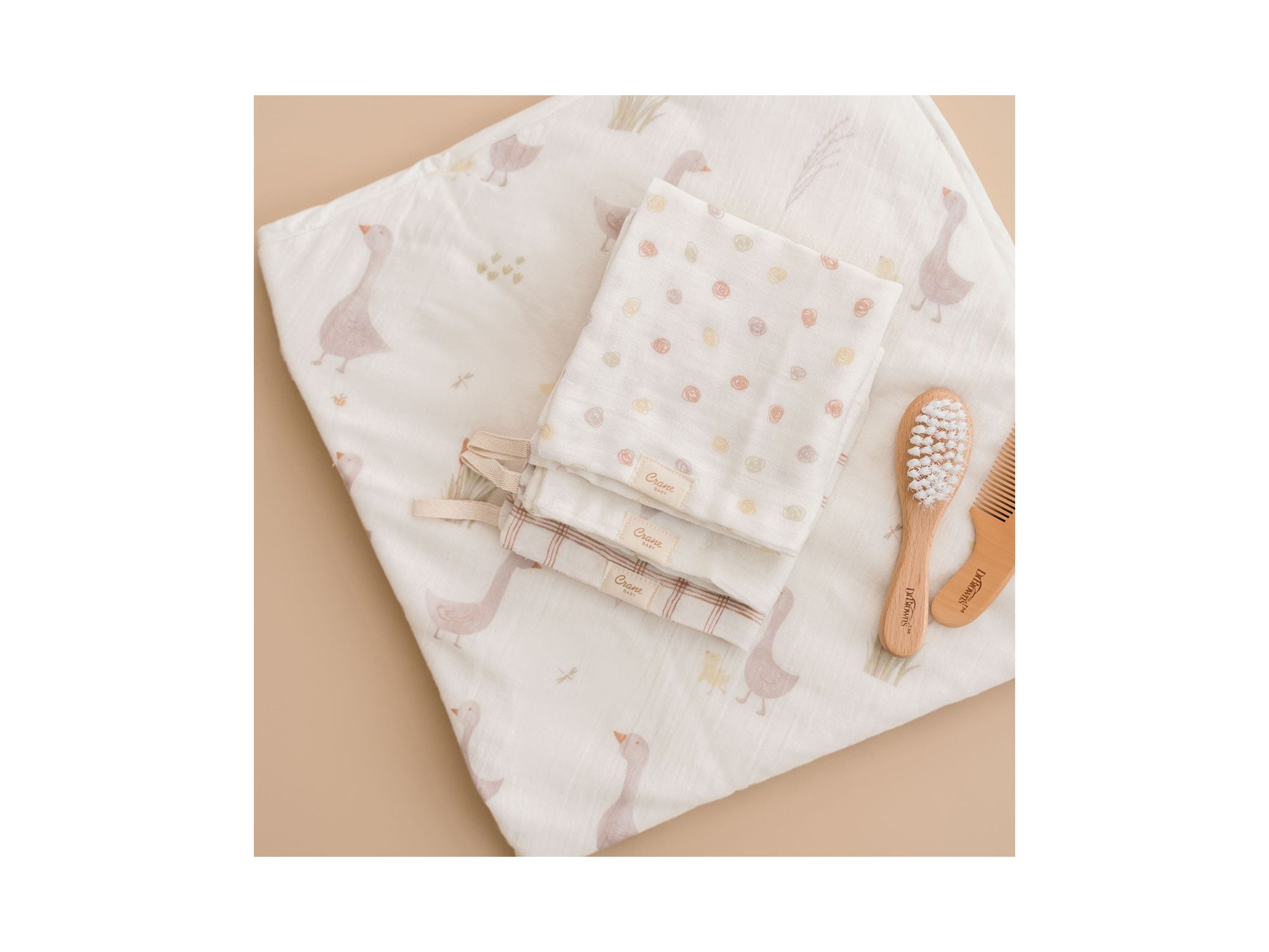 Unisex Charlie Hooded Towel & Wash Cloths Set — Image 4
