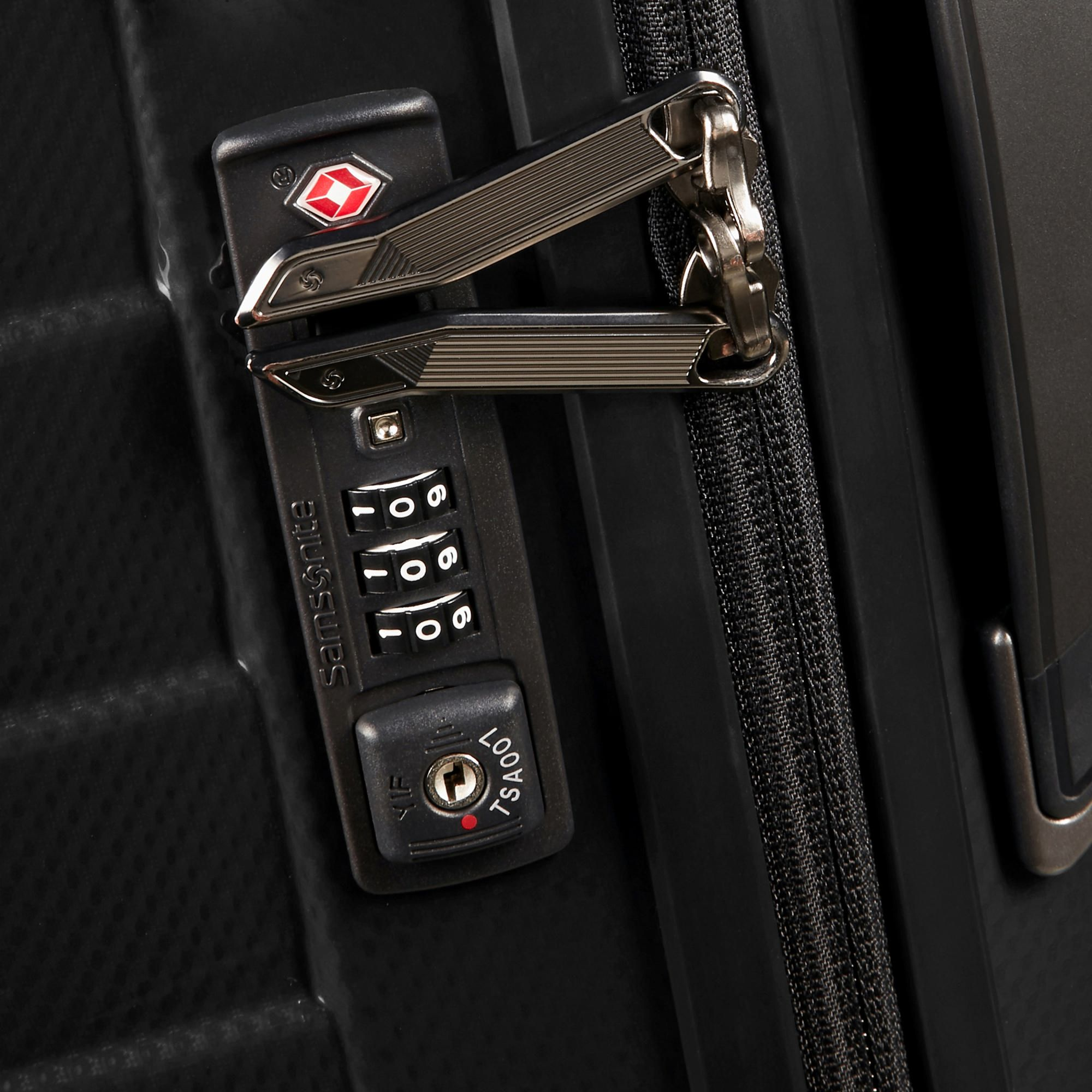 Proxis Medium Spinner Checked Suitcase — Image 3