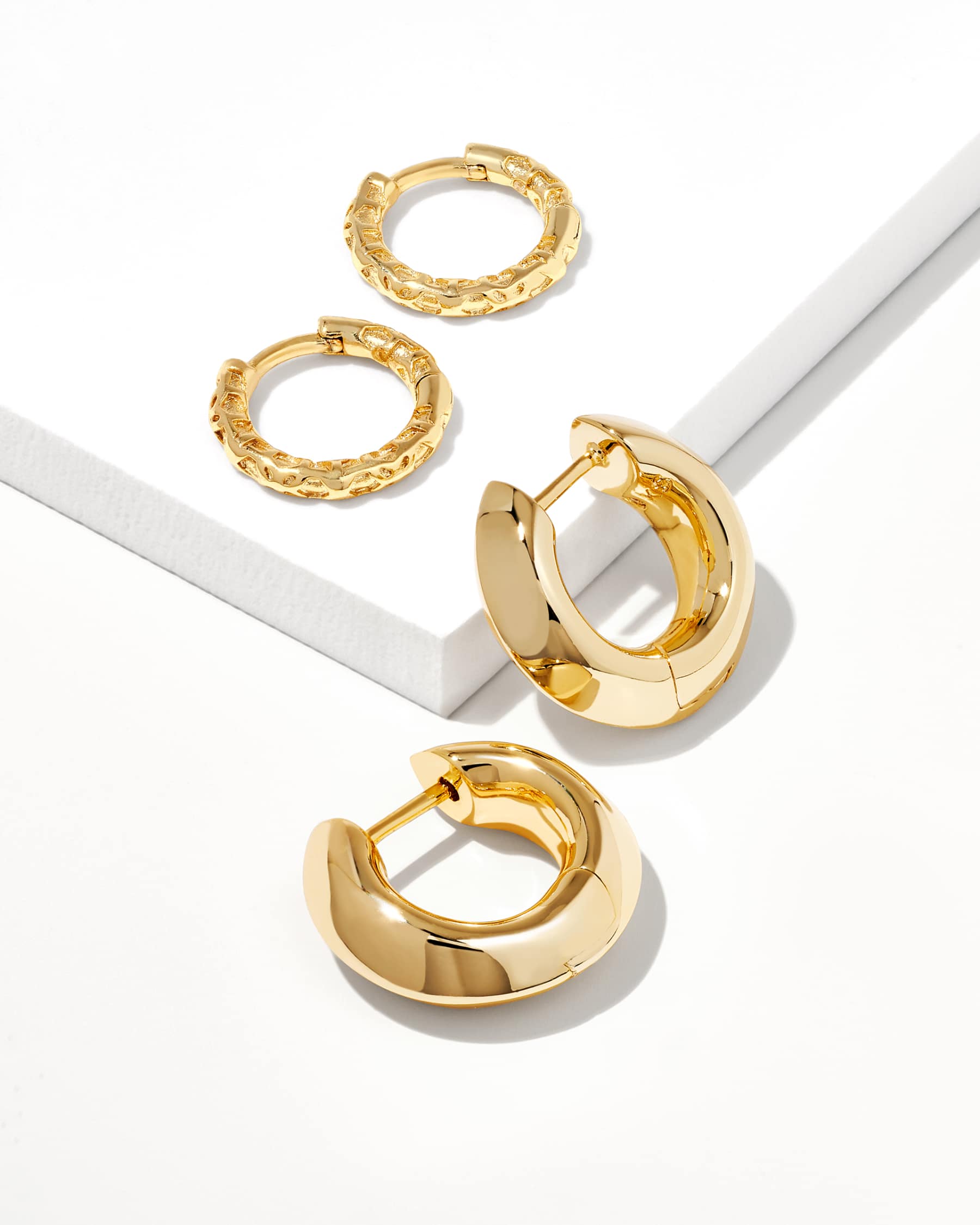 Set of 2 Metal Huggie Earrings