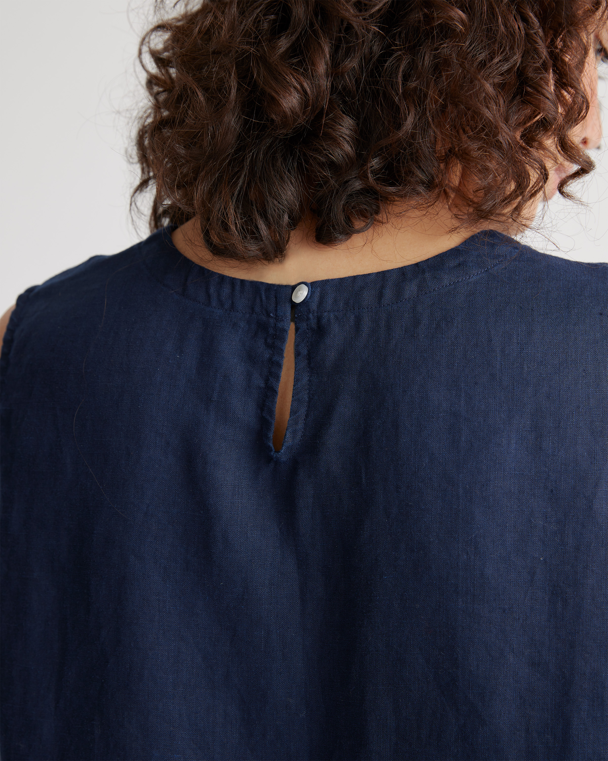 100% European Linen Tank — Image 4