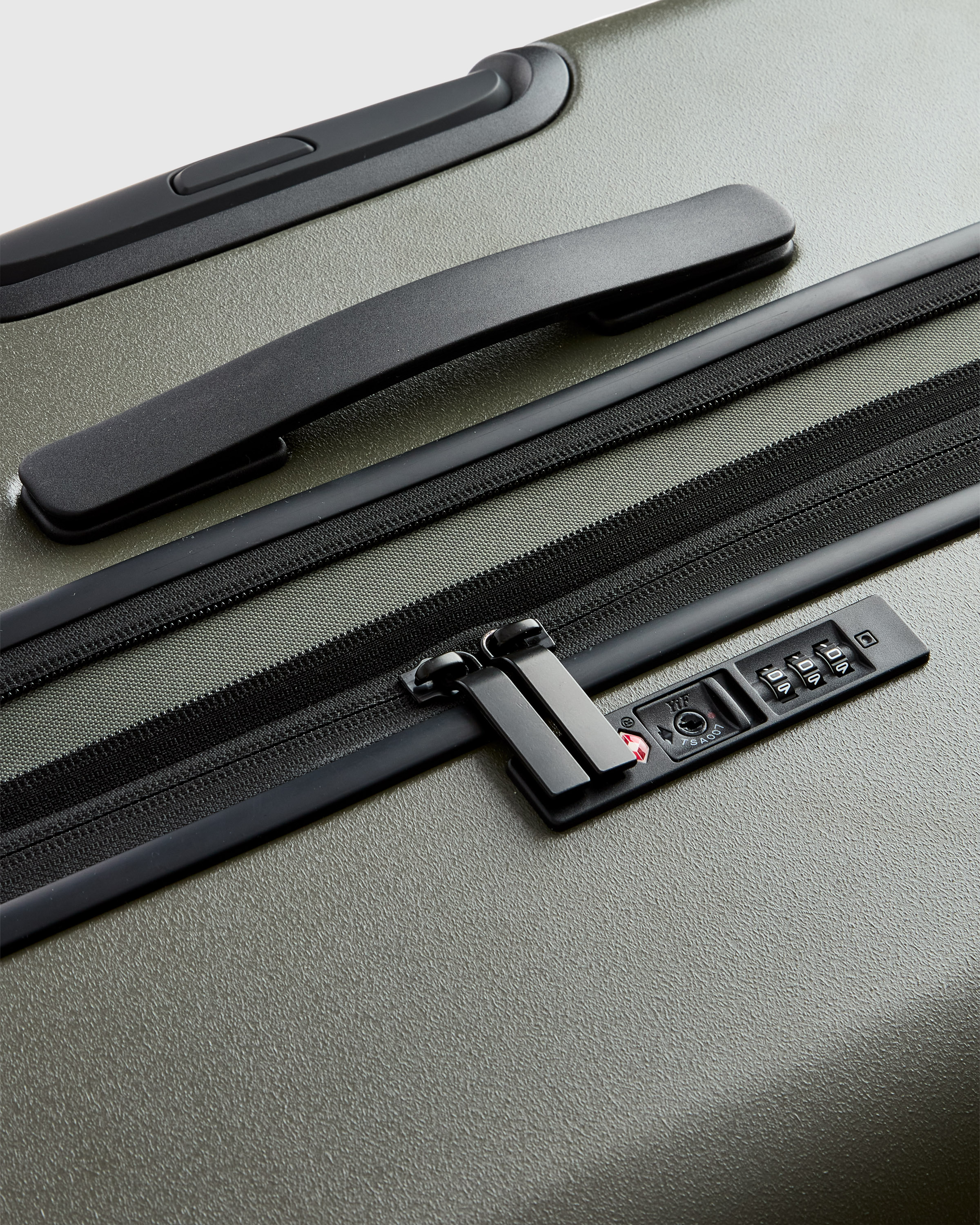 Expandable Large Check-In Suitcase — Image 3
