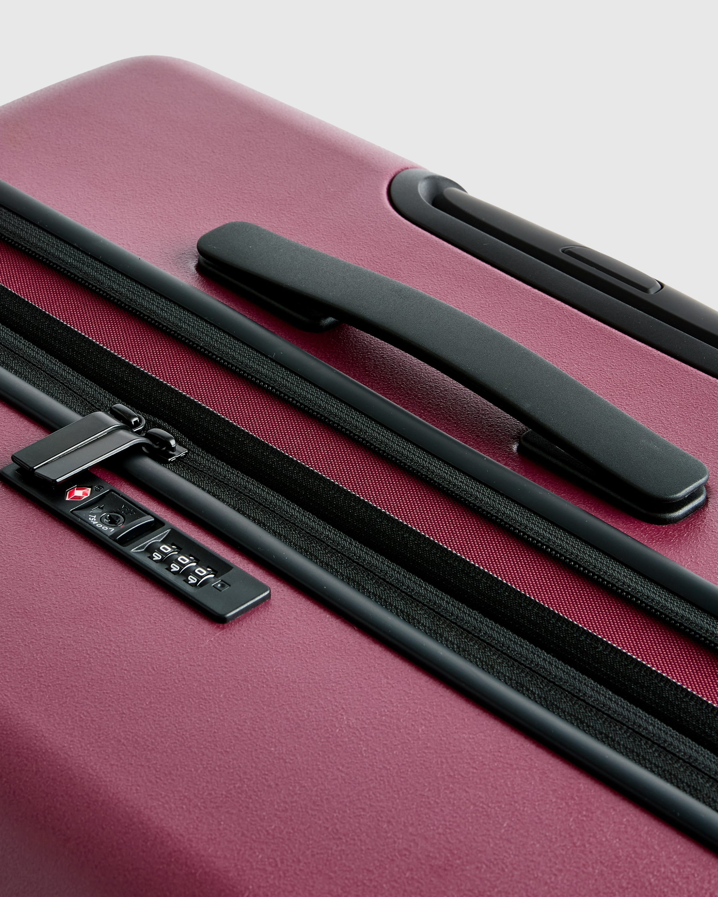 Expandable Large Check-In Suitcase — Image 9