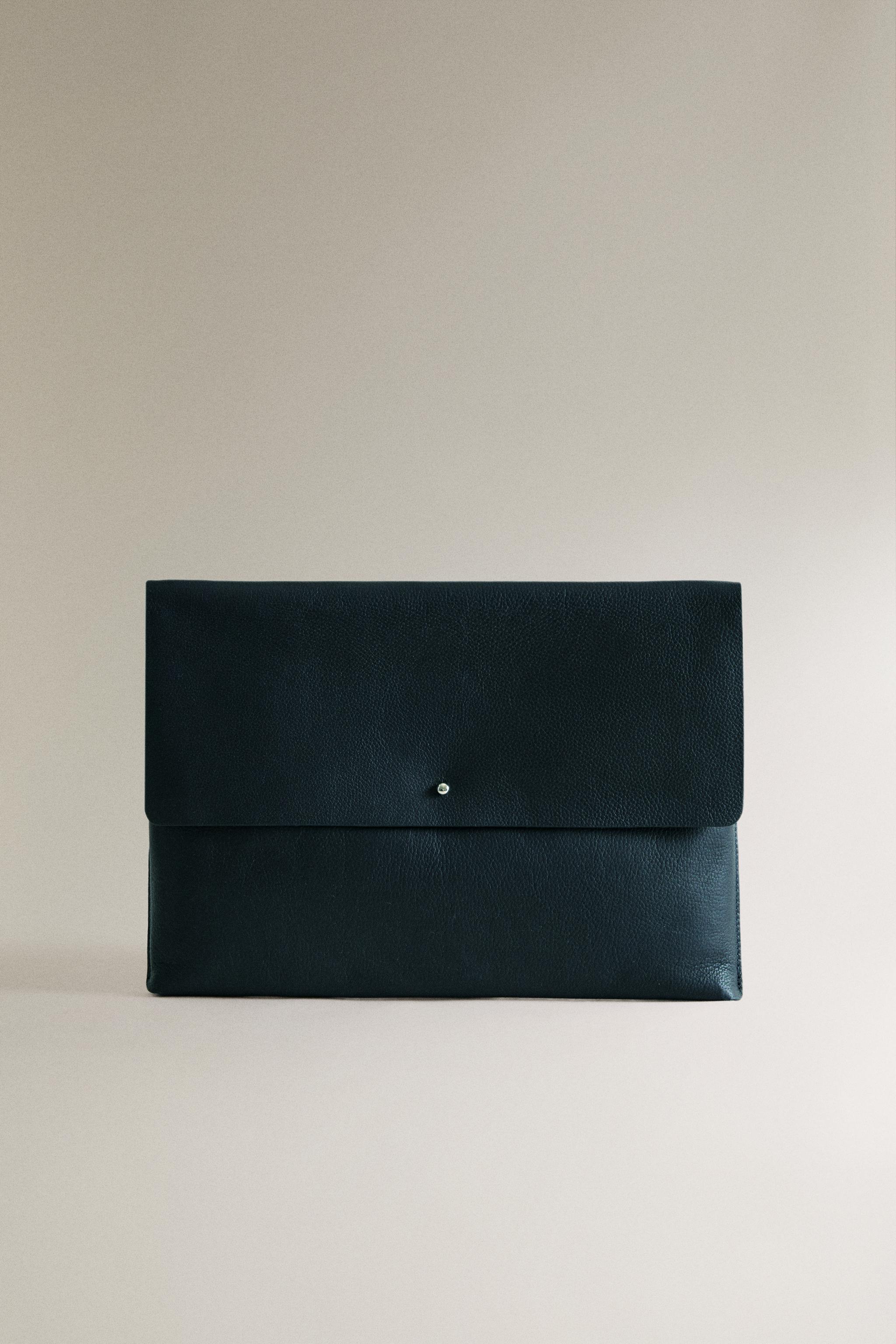 LEATHER BUTTON CASE
