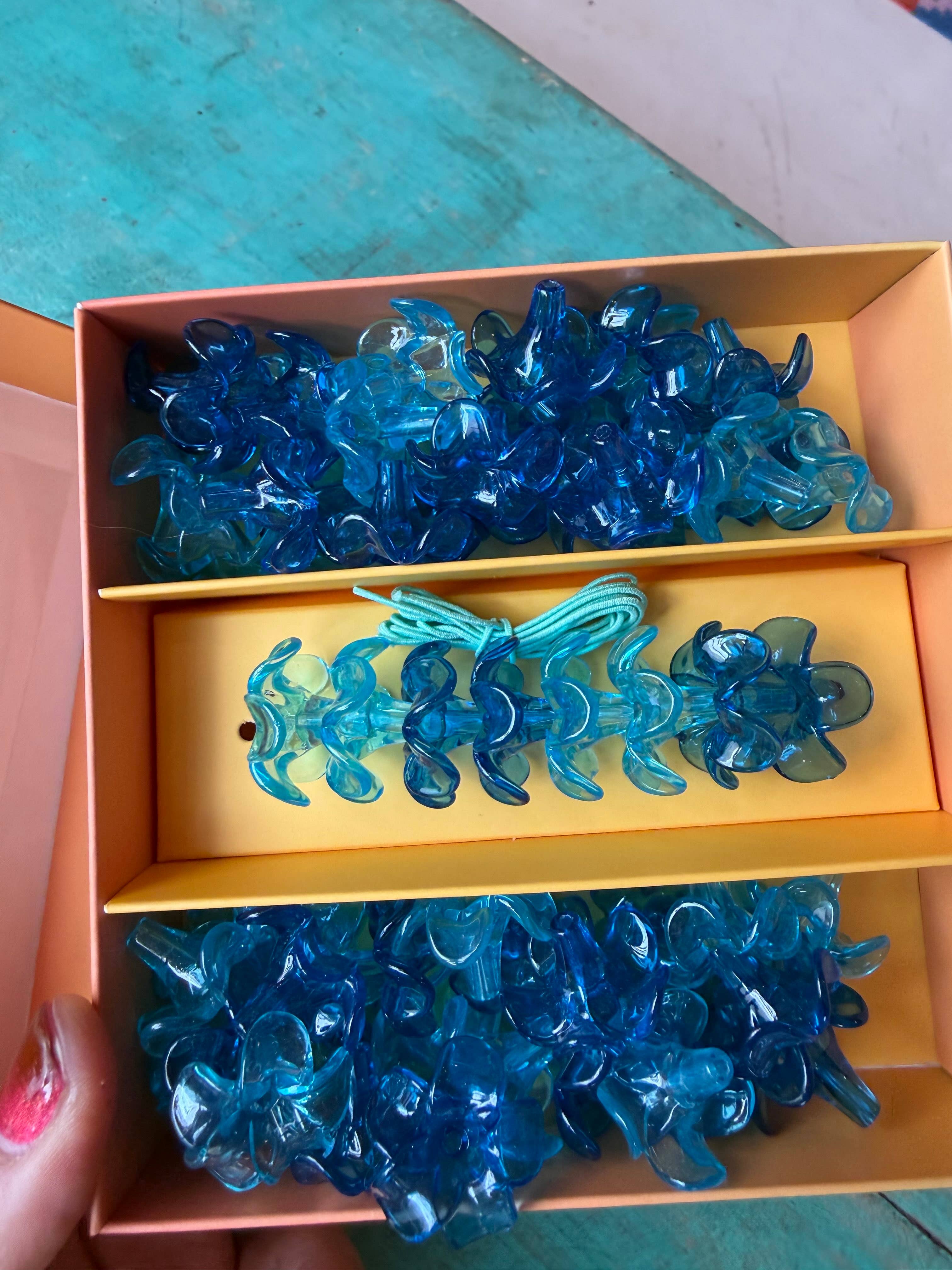 Kailua Beads Puakenikeni lei Kit: Translucent Blues